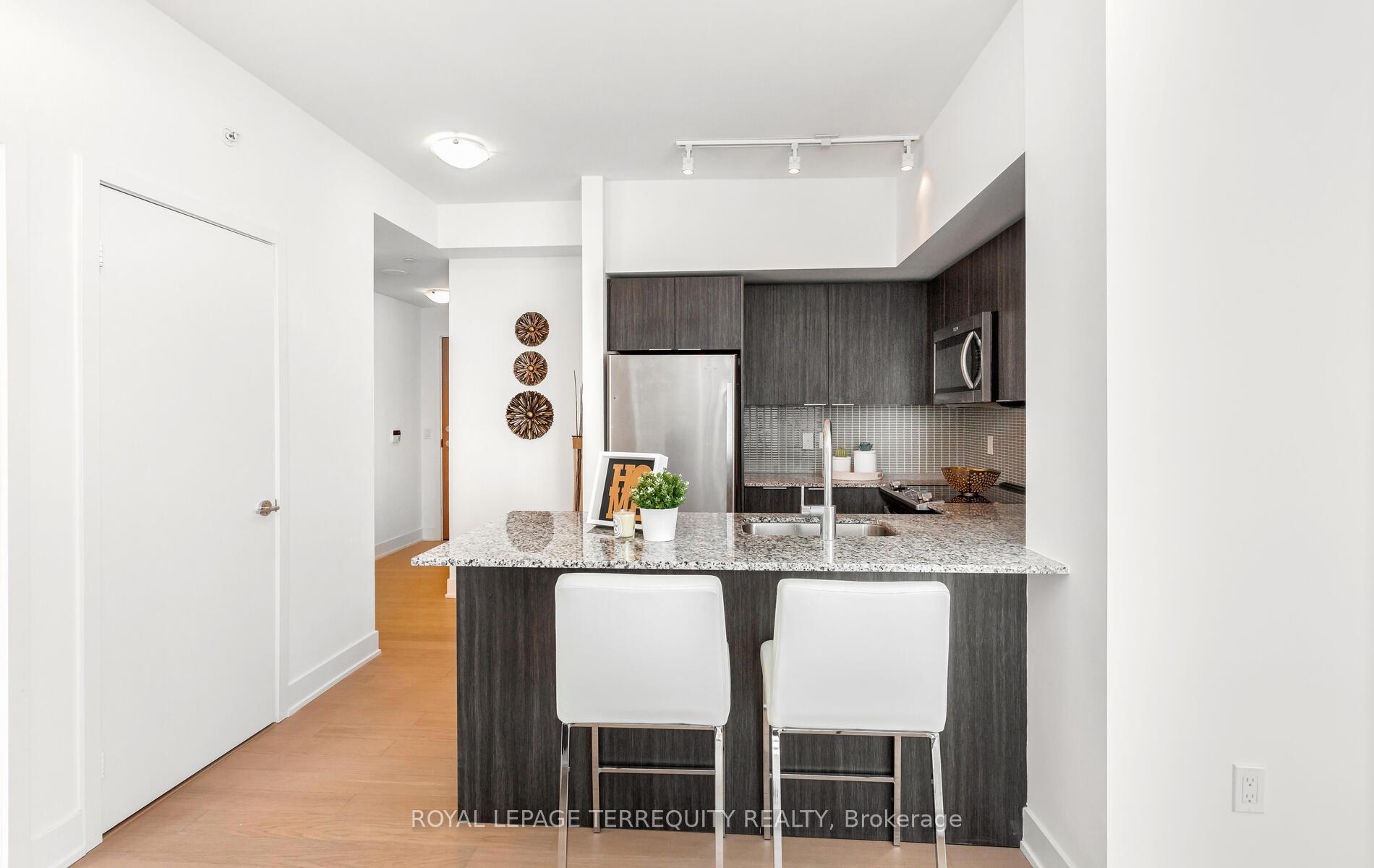 2 Bedrooms Condo at 30 Shore Breeze,  Toronto For sale