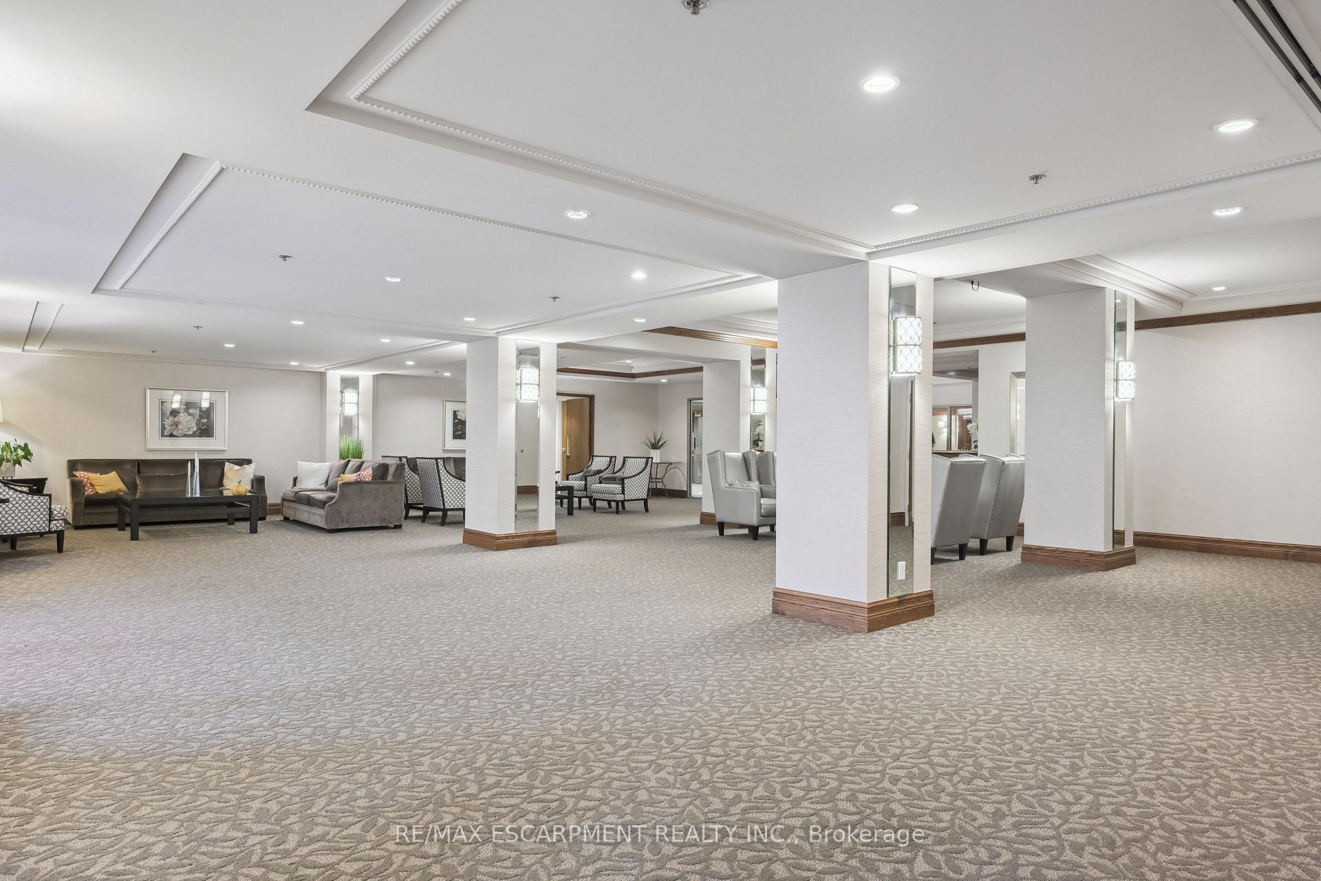 1 Bedroom Condo at 1900 The Collegeway, Mississauga For sale