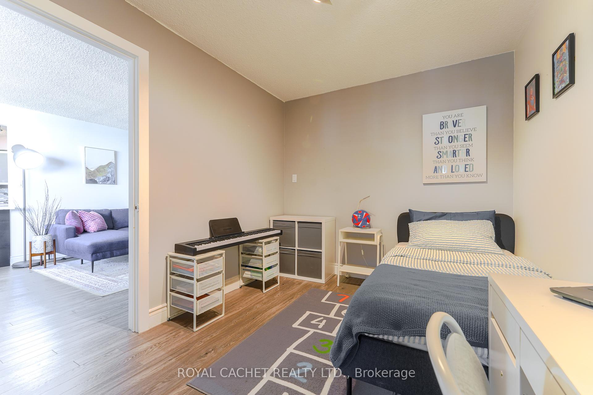 3 Bedrooms Condo at 75 Graydon Hall, Toronto For sale