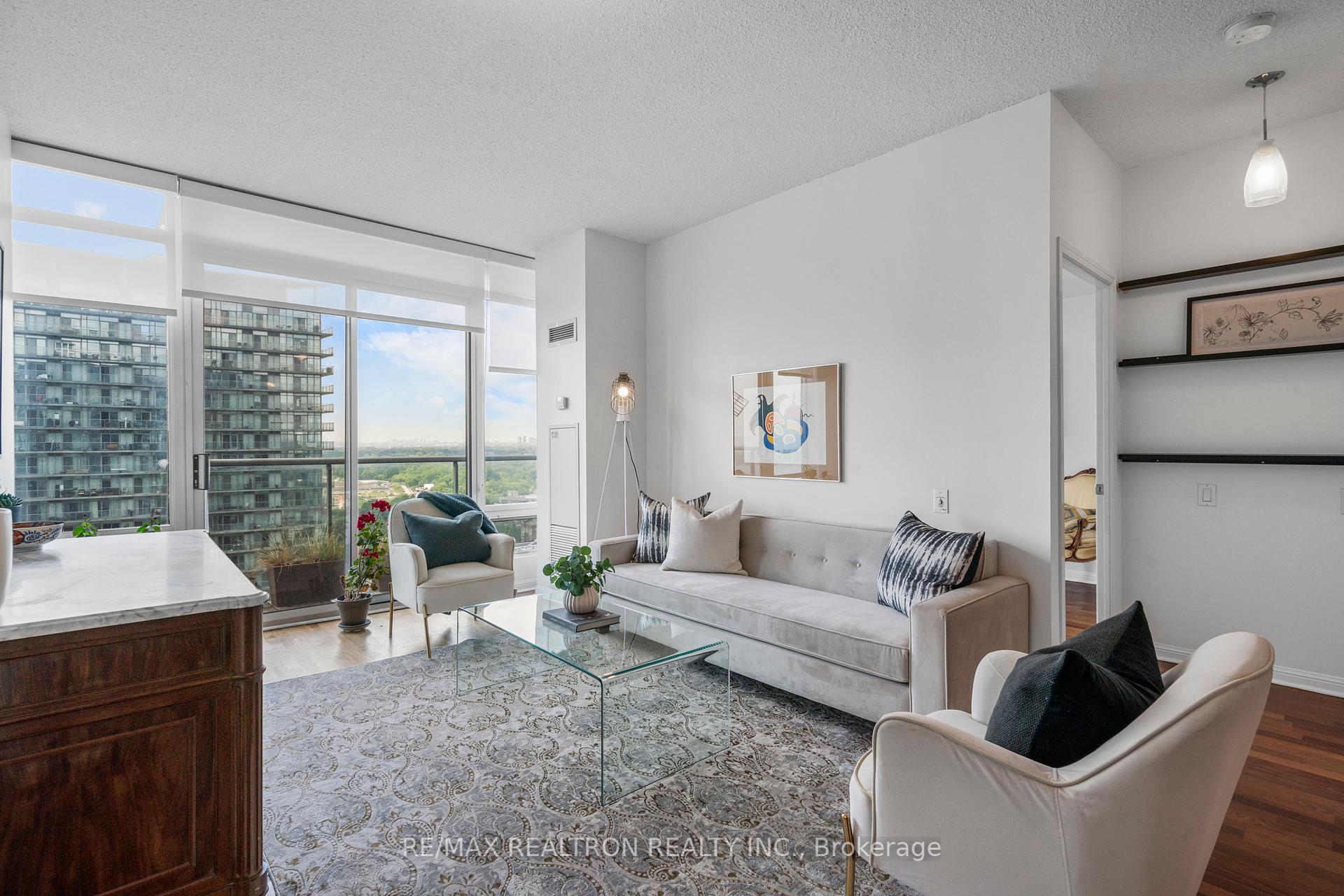 2 Bedrooms Condo at 15 Windermere, Toronto For sale