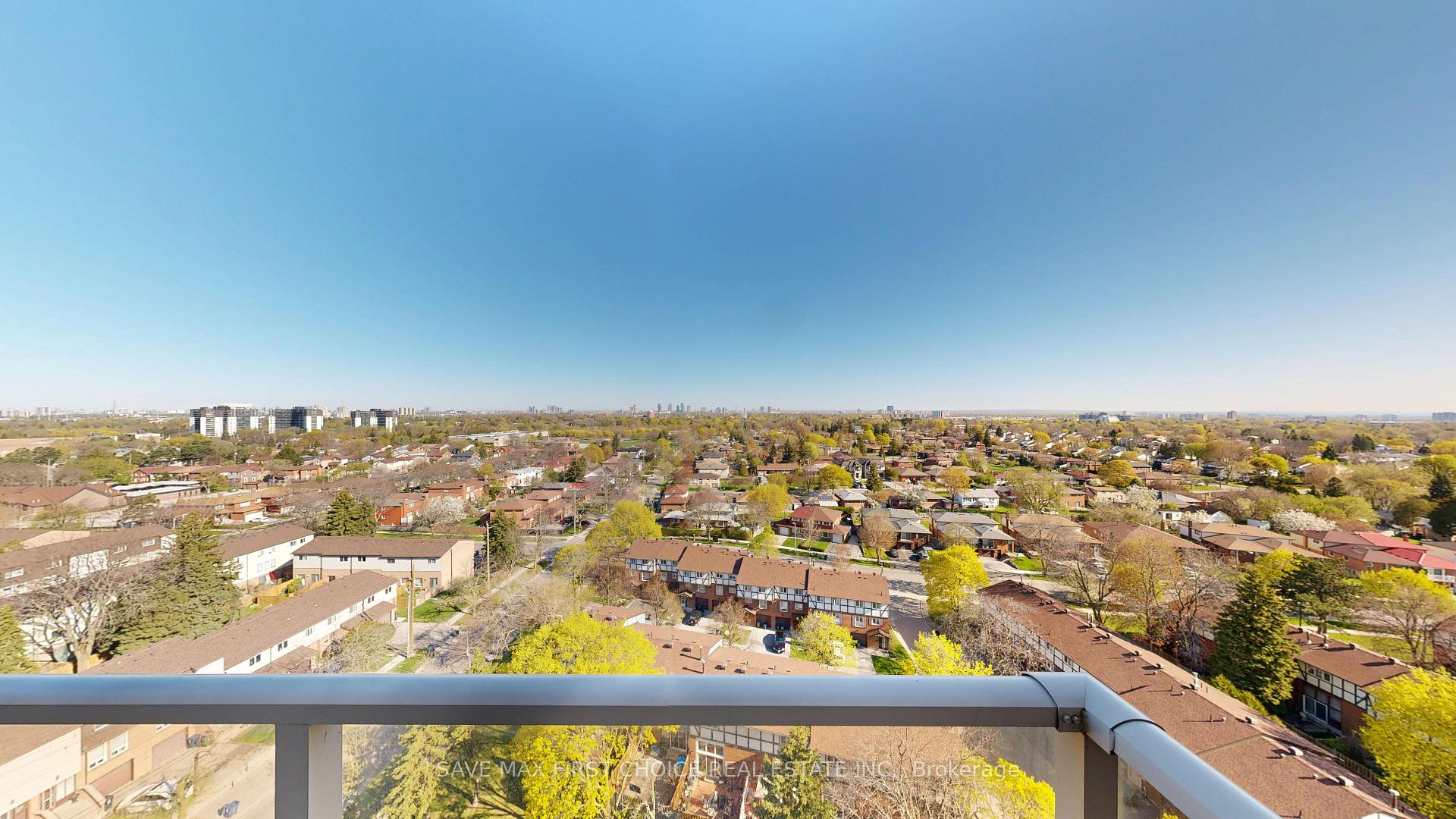 3 Bedrooms Condo at 15 Torrance, Toronto For sale