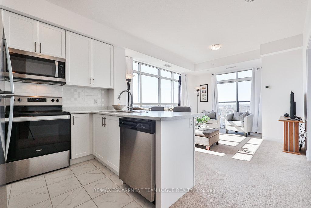 2 Bedrooms Condo at 450 Dundas,  Hamilton For sale