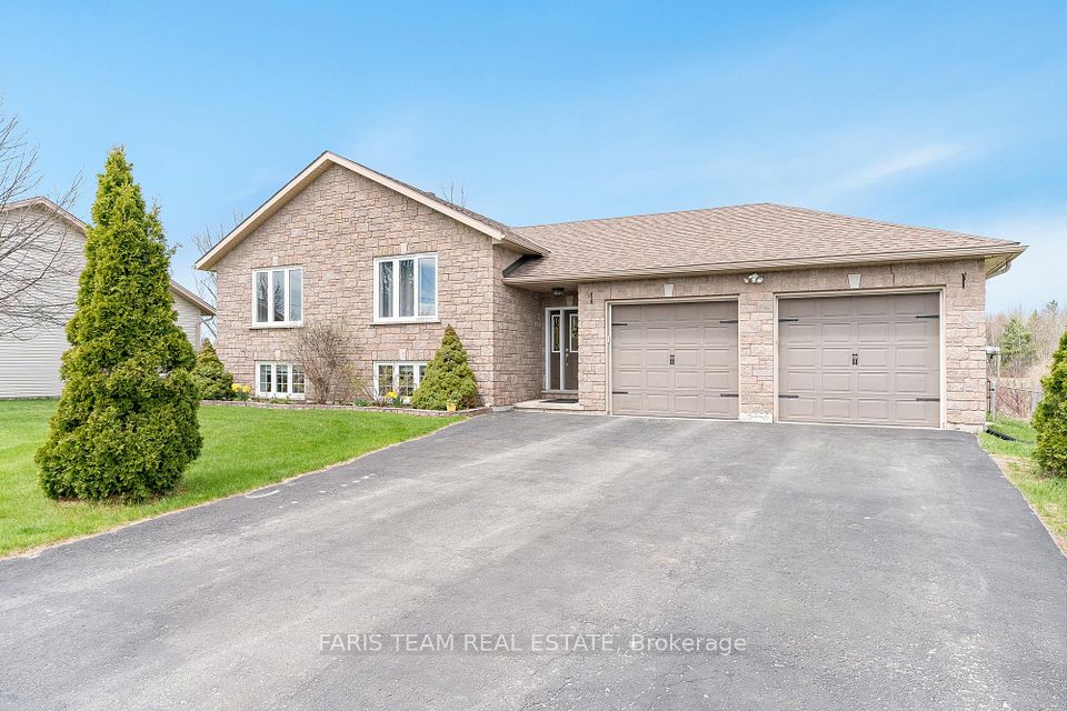 1032 Flos Road 4