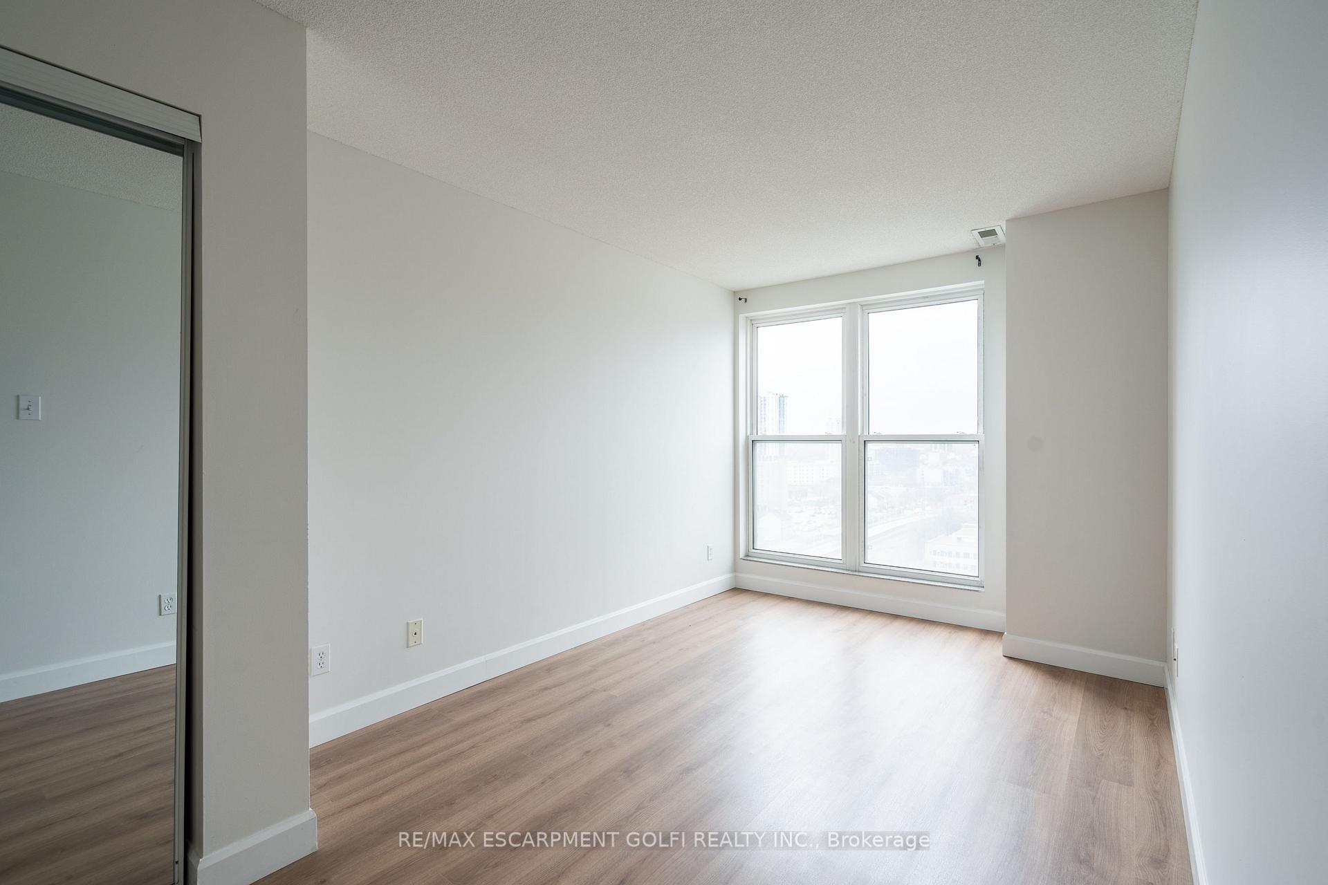 2 Bedrooms Condo at 135 James, Hamilton For sale