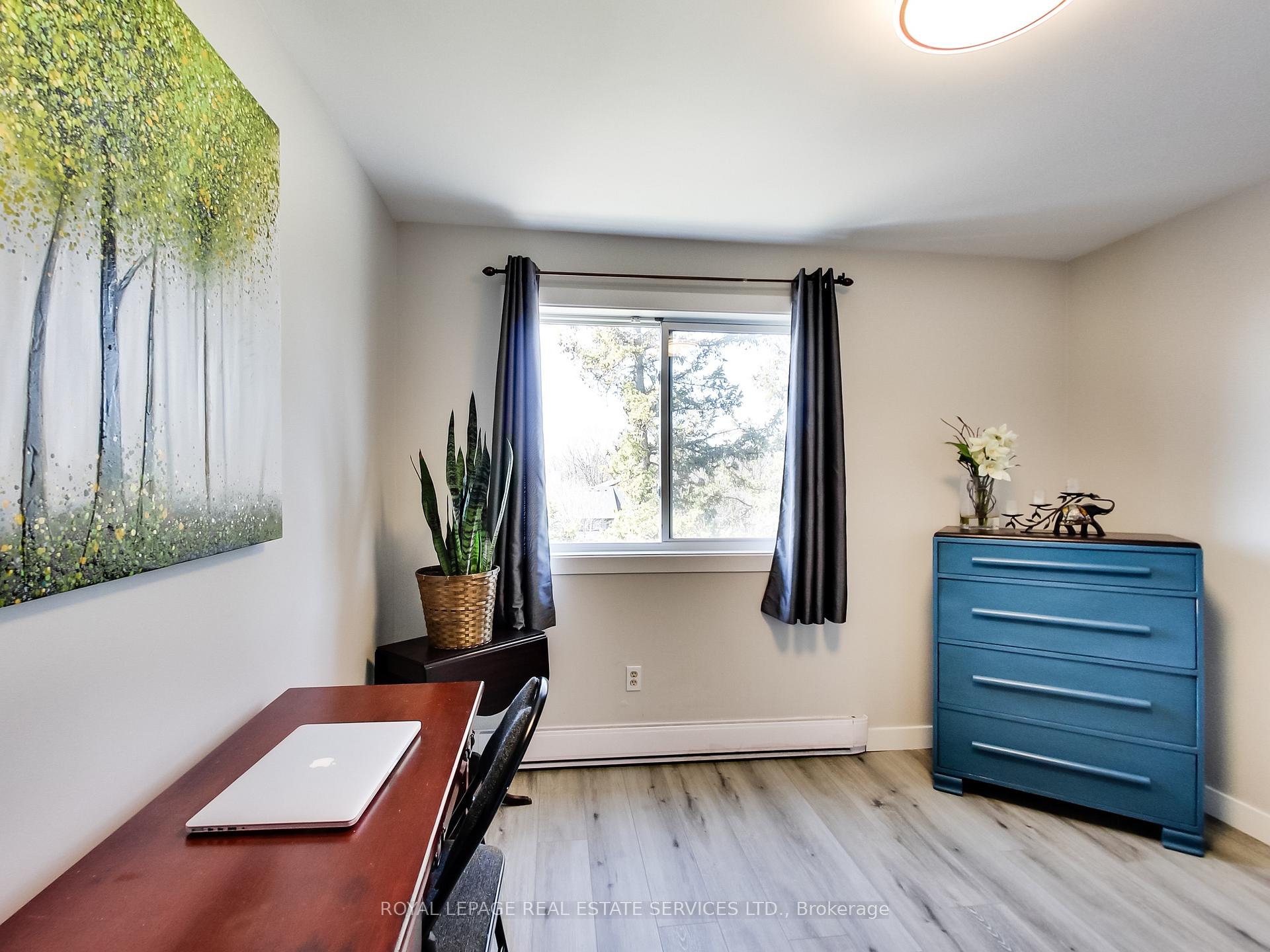 3 Bedrooms Condo at 1008 Falgarwood,  Oakville For sale