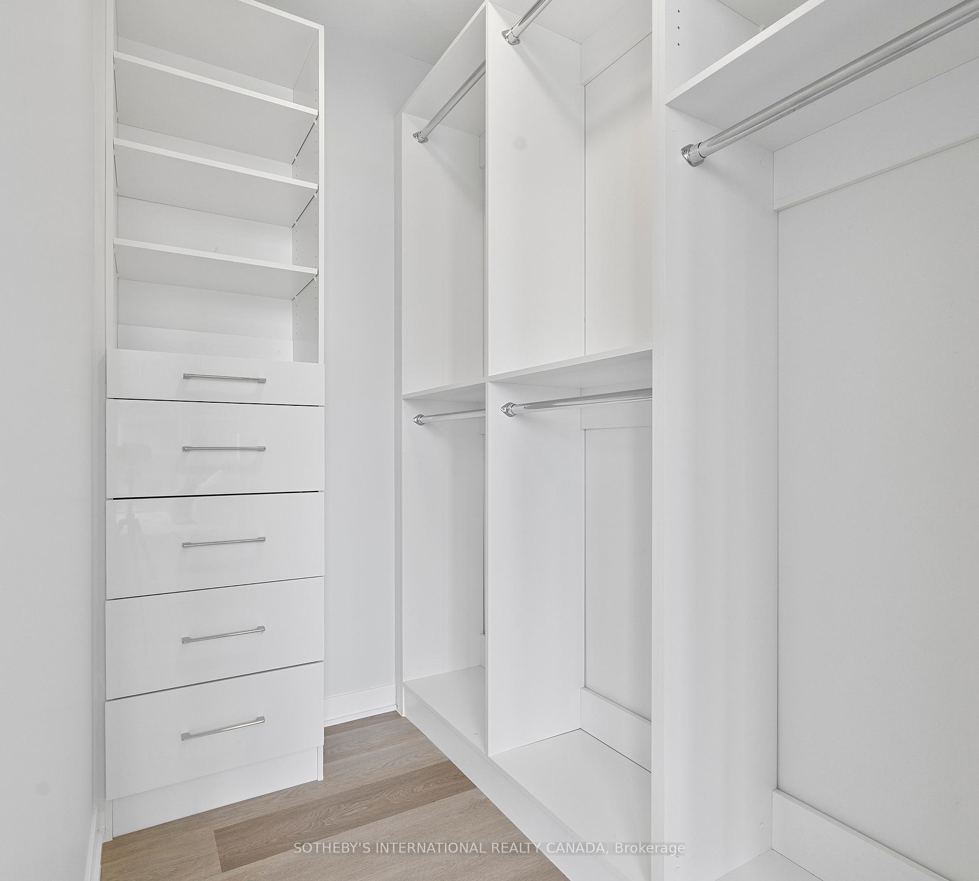 3 Bedrooms Condo at 88 Park Lawn, Toronto For sale