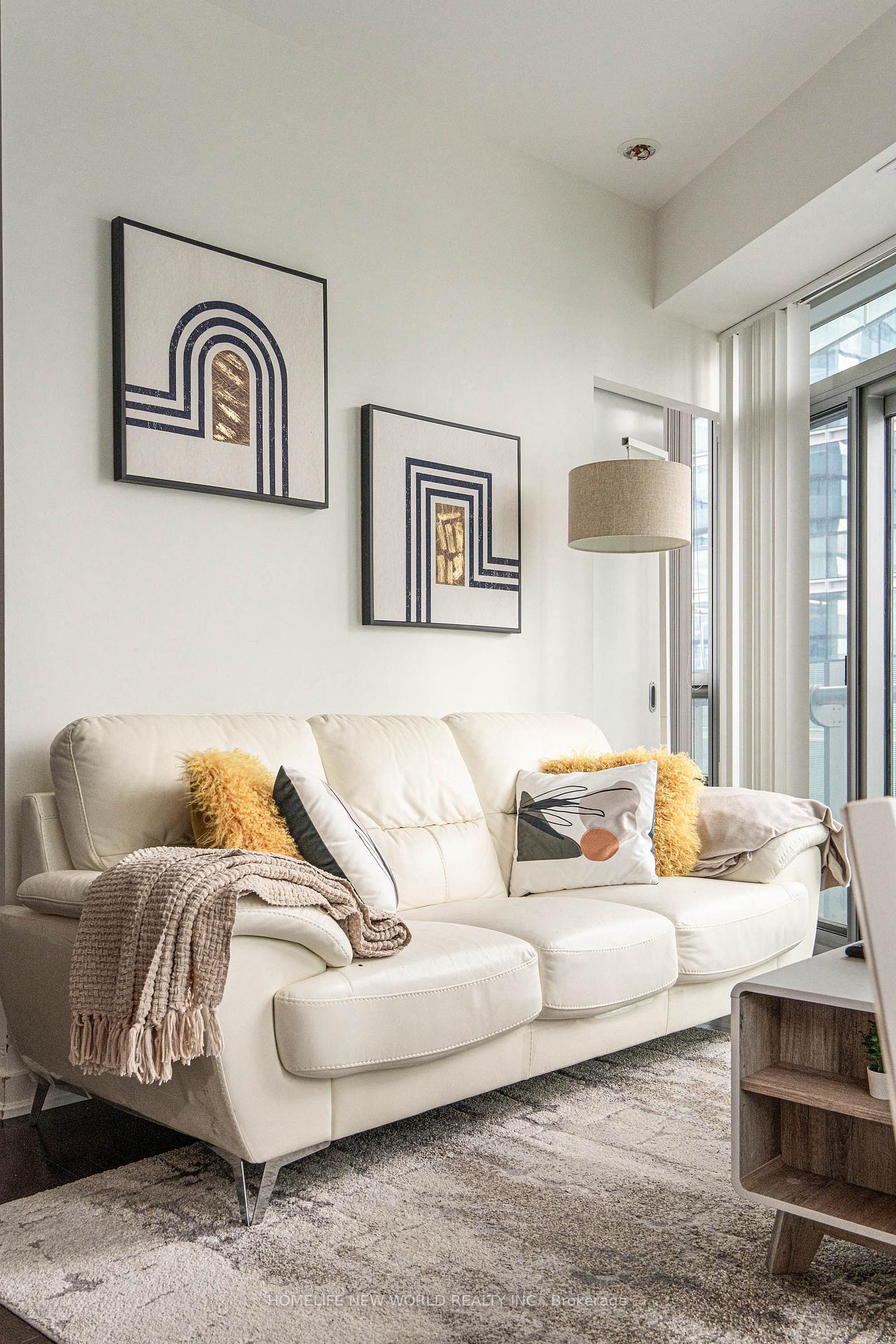 1 Bedroom Condo at 14 York, Toronto For sale