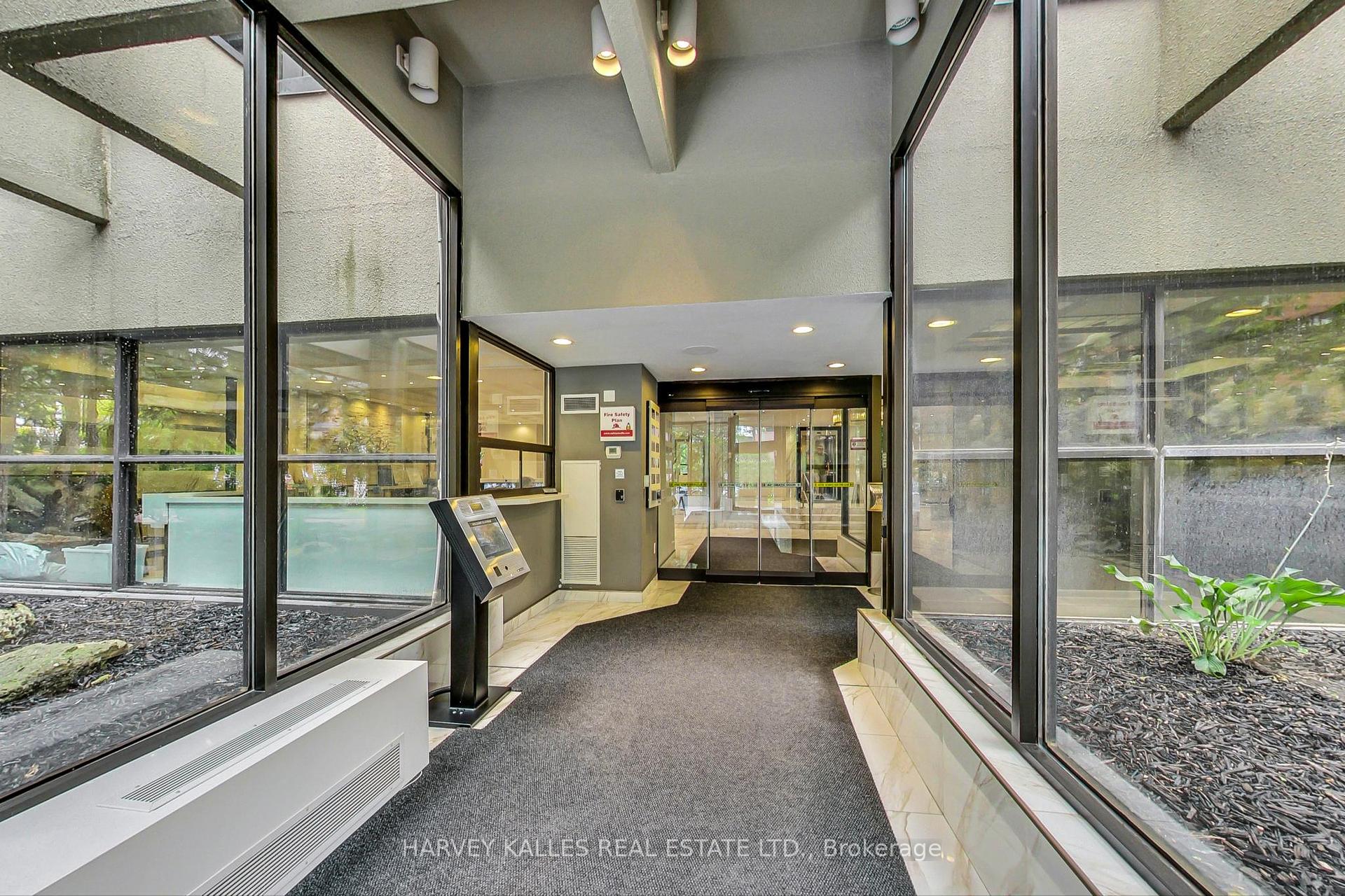 2 Bedrooms Condo at 33 Elmhurst, Toronto For sale