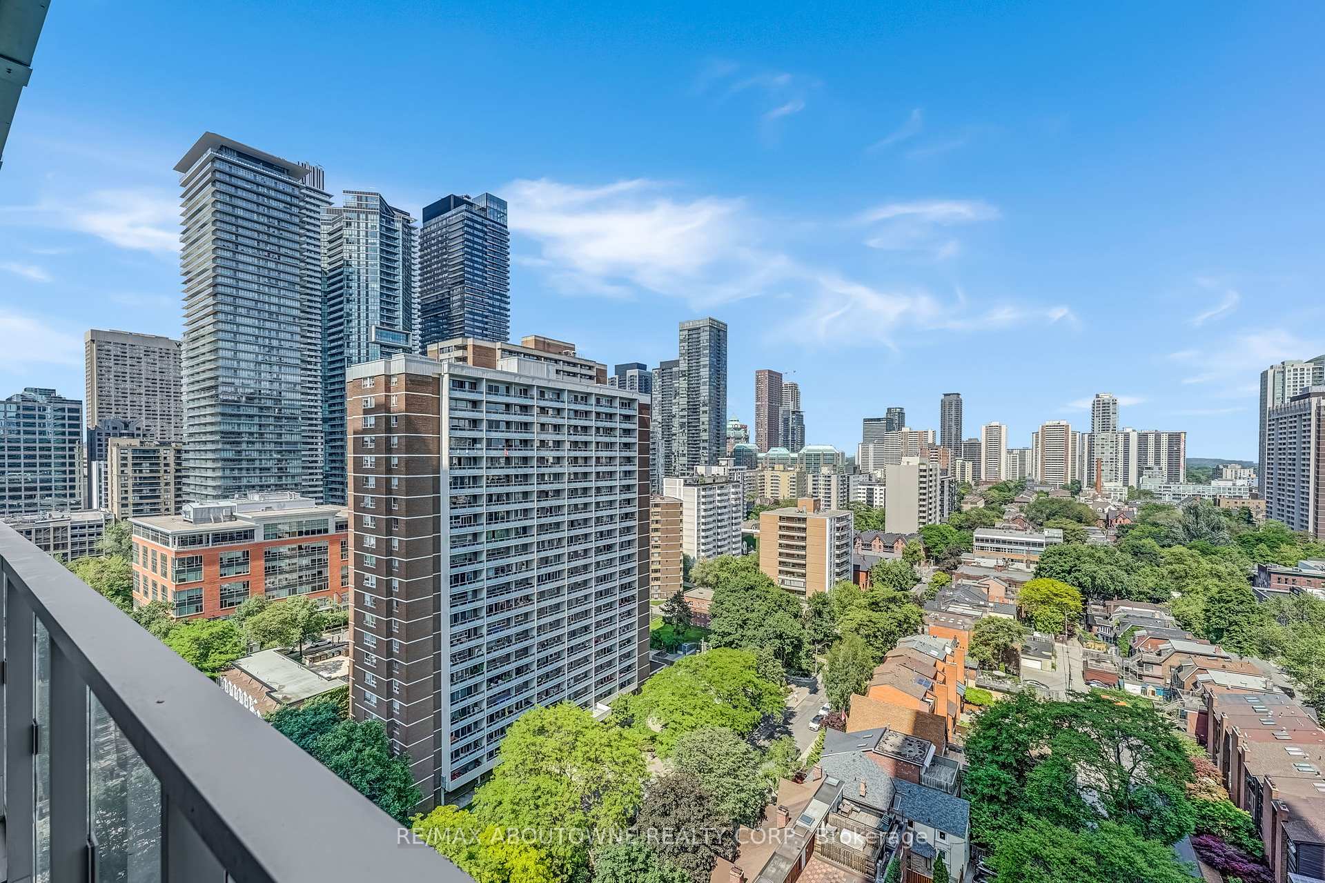2 Bedrooms Condo at 3 Gloucester, Toronto For sale