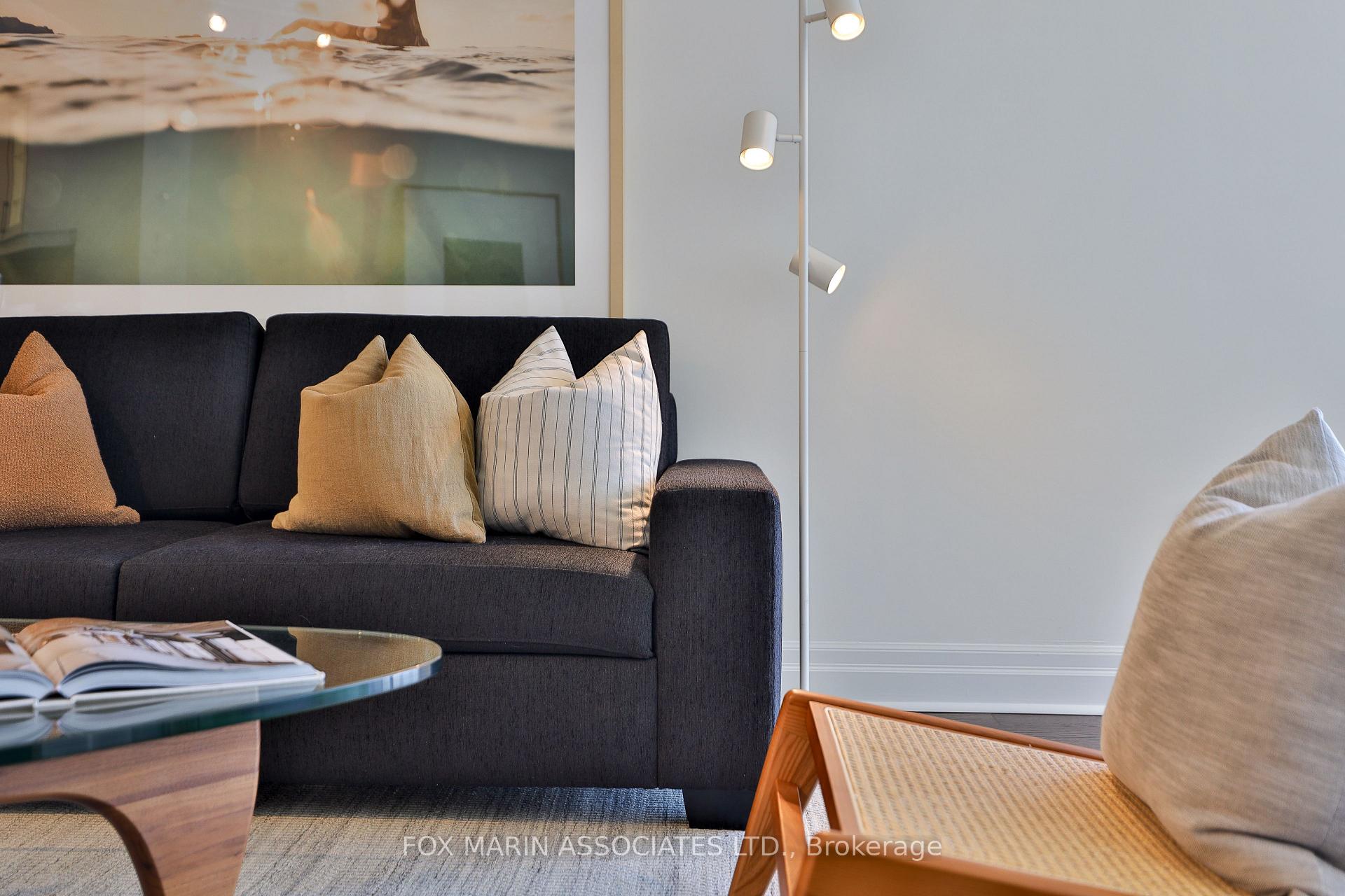 2 Bedrooms Condo at 701 King, Toronto For sale