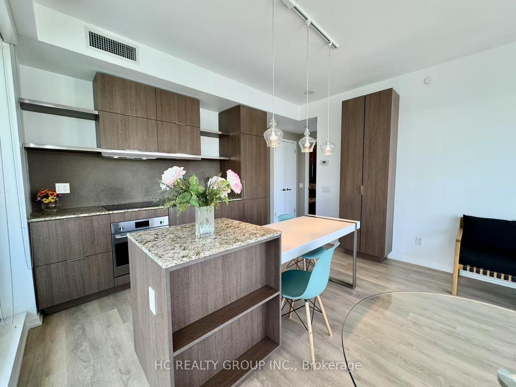 2 Bedrooms Condo at 197 Yonge, Toronto For sale