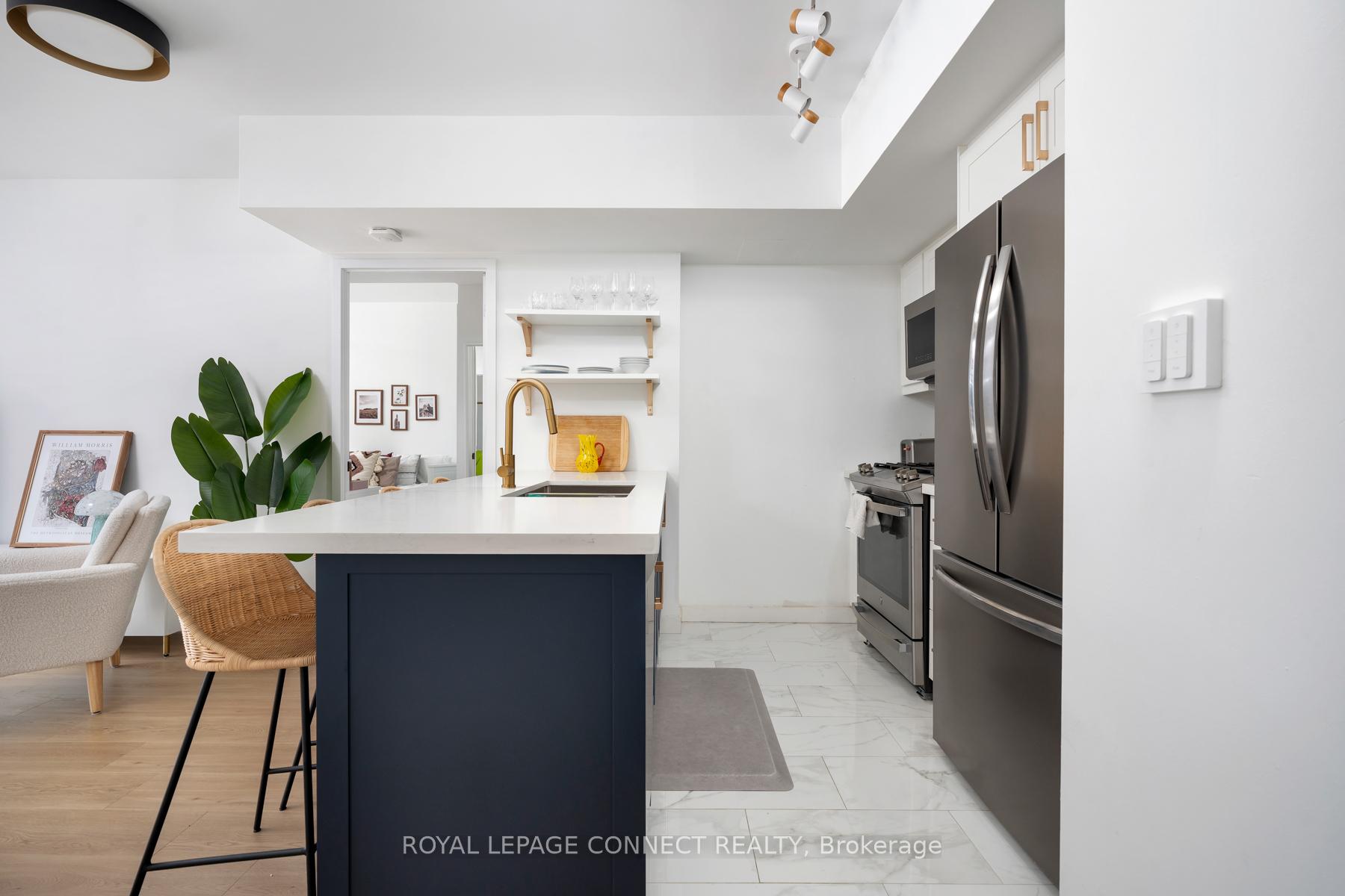 3 Bedrooms Condo at 5 Mariner, Toronto For sale