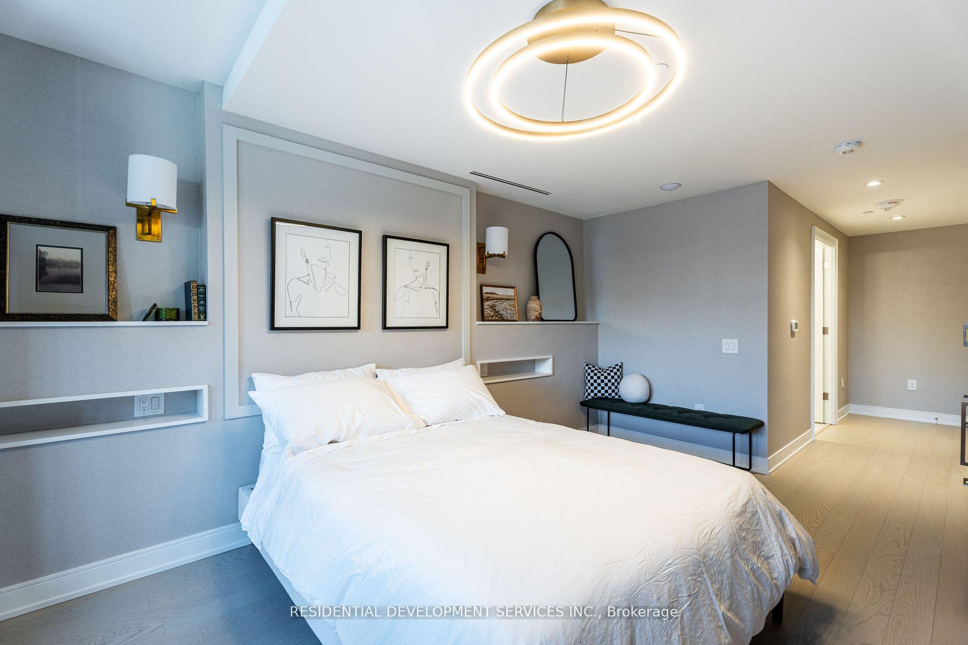 3 Bedrooms Condo at 1 Strathgowan,  Toronto For sale