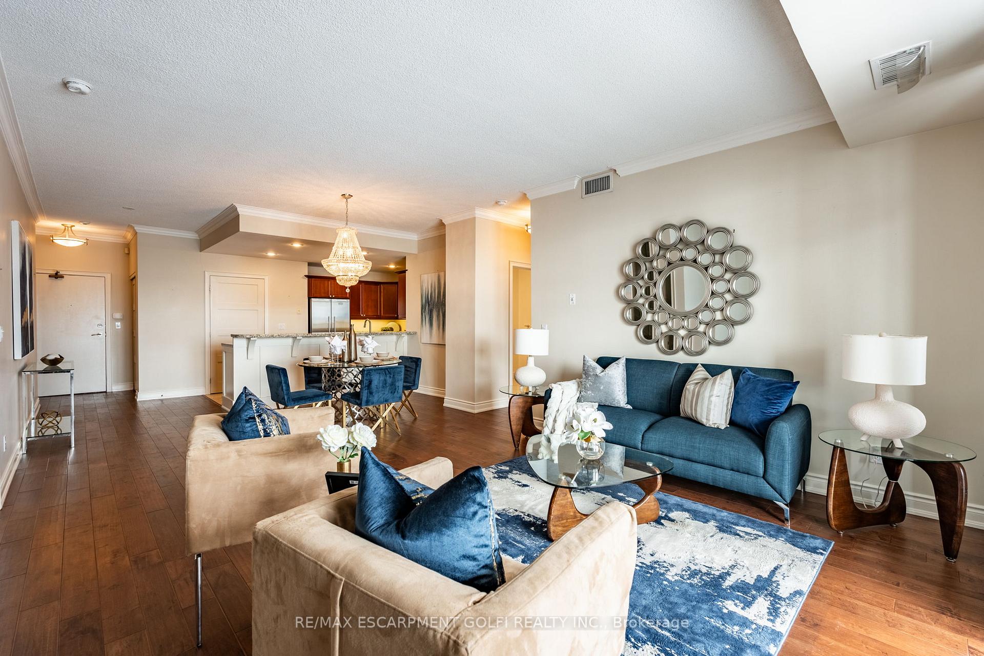 2 Bedrooms Condo at 1477 Lakeshore, Burlington For sale