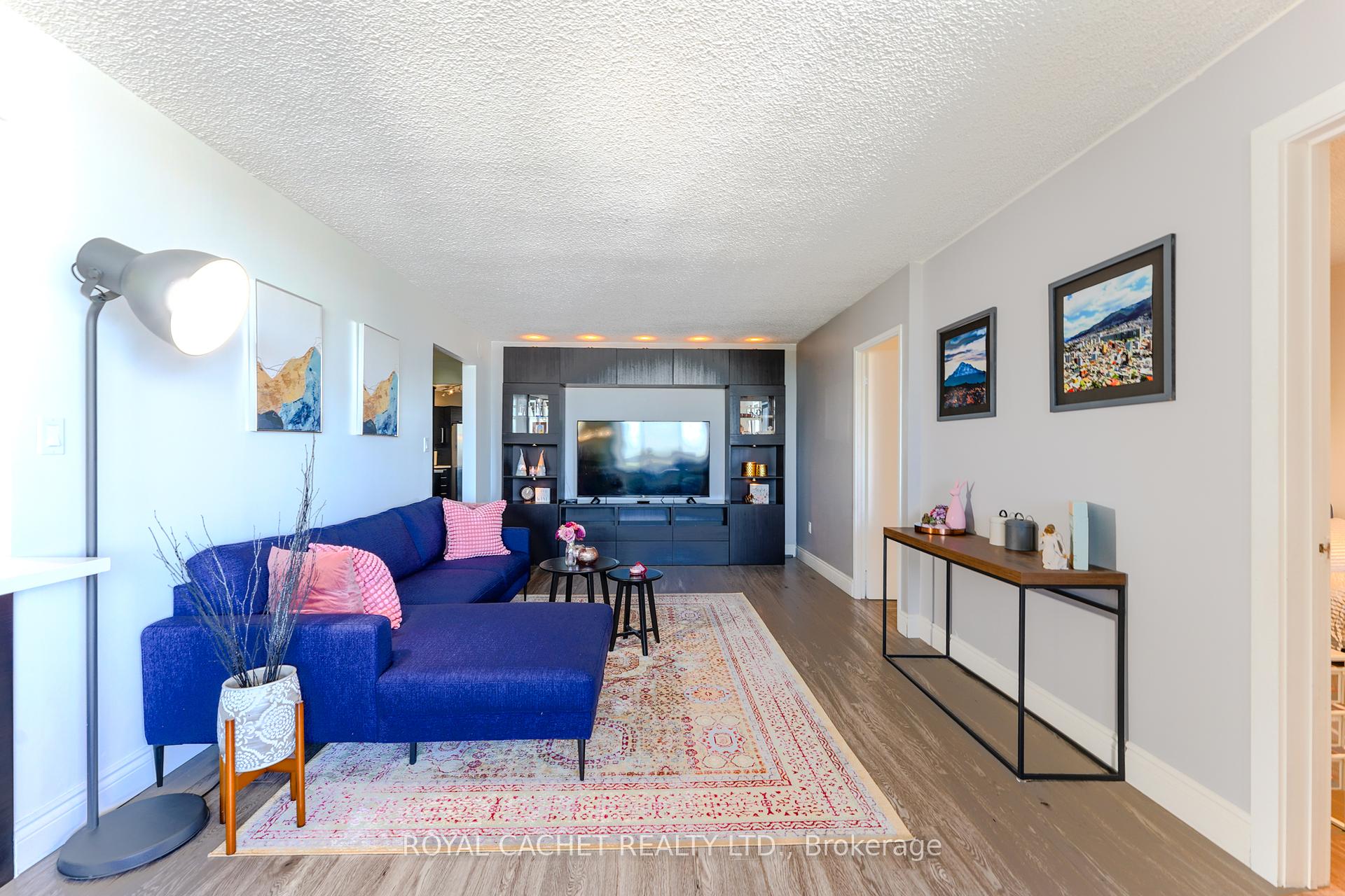 3 Bedrooms Condo at 75 Graydon Hall, Toronto For sale