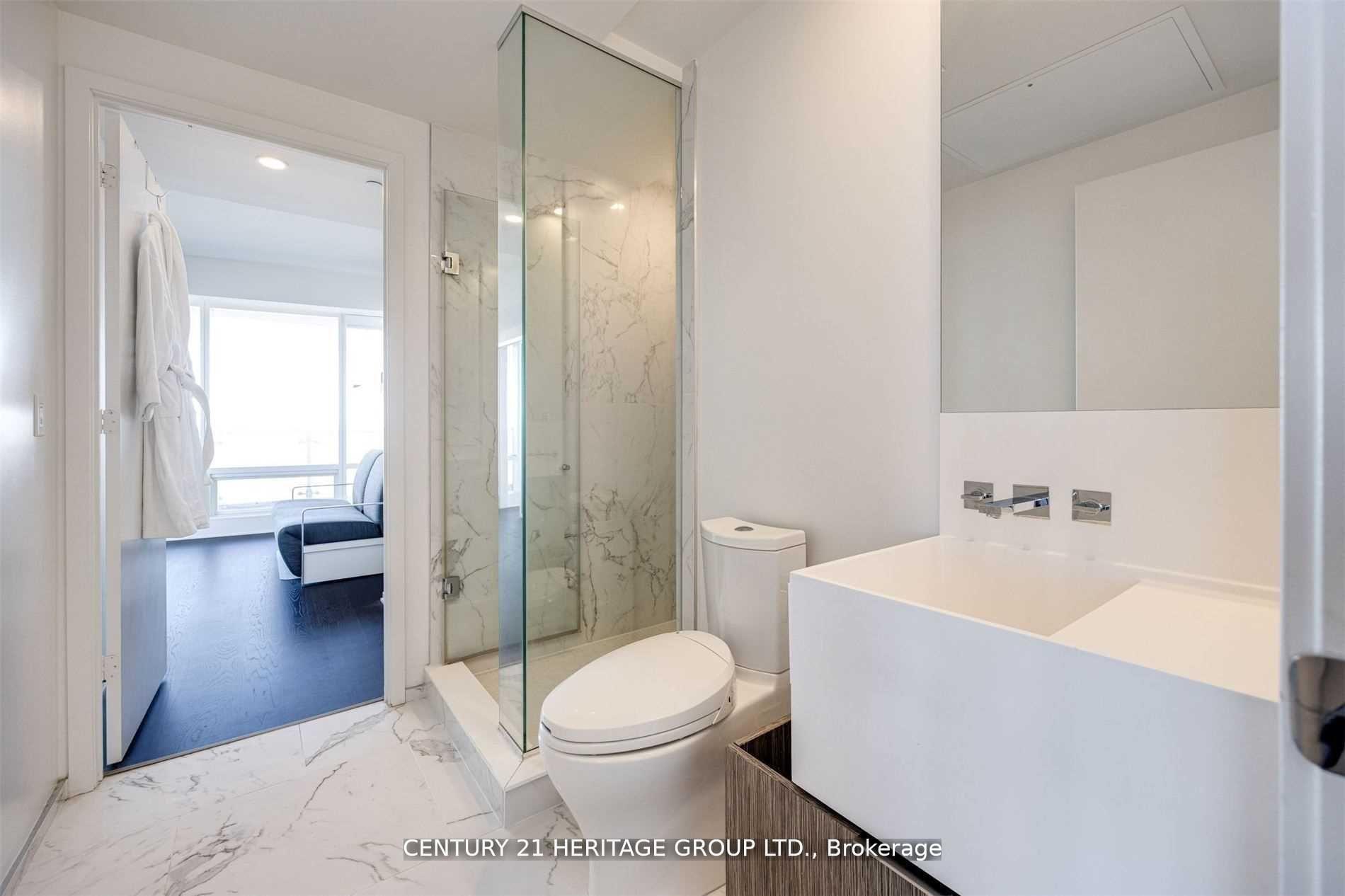 2 Bedrooms Condo at 1 Bloor, Toronto For sale