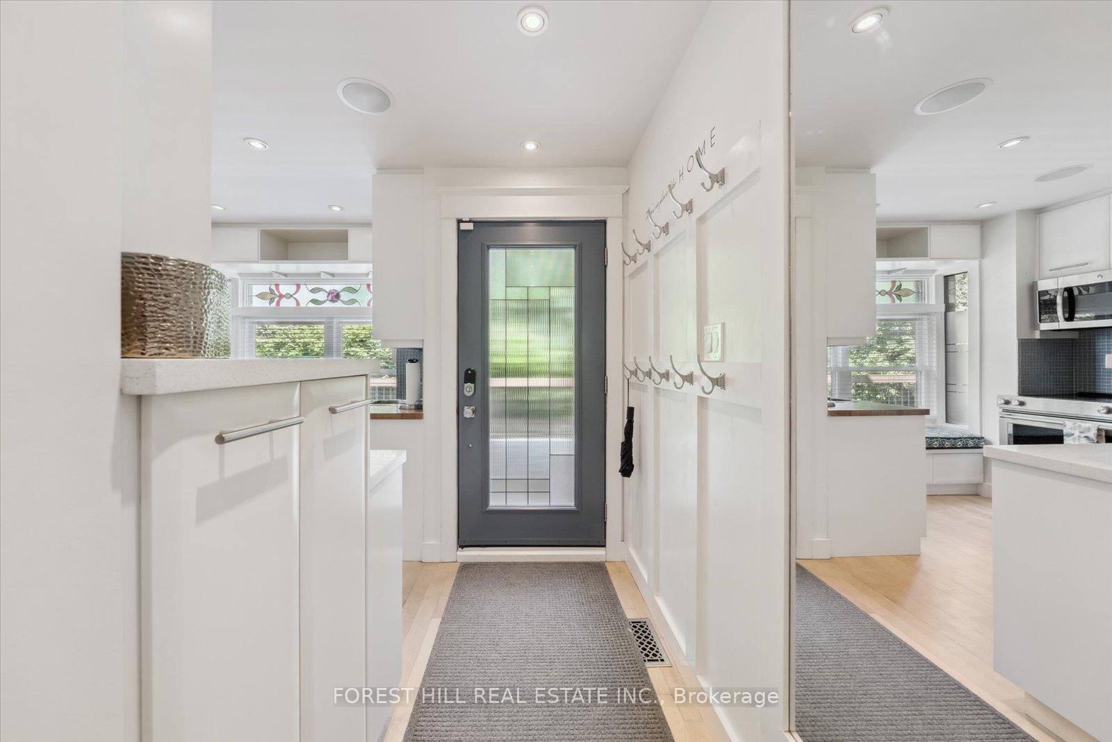 3 Bedrooms Condo at 10 Buller, Toronto For sale