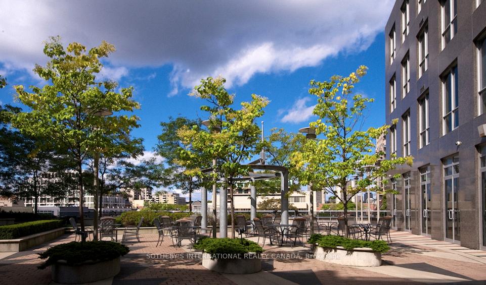 2 Bedrooms Condo at 10 Bellair, Toronto For sale