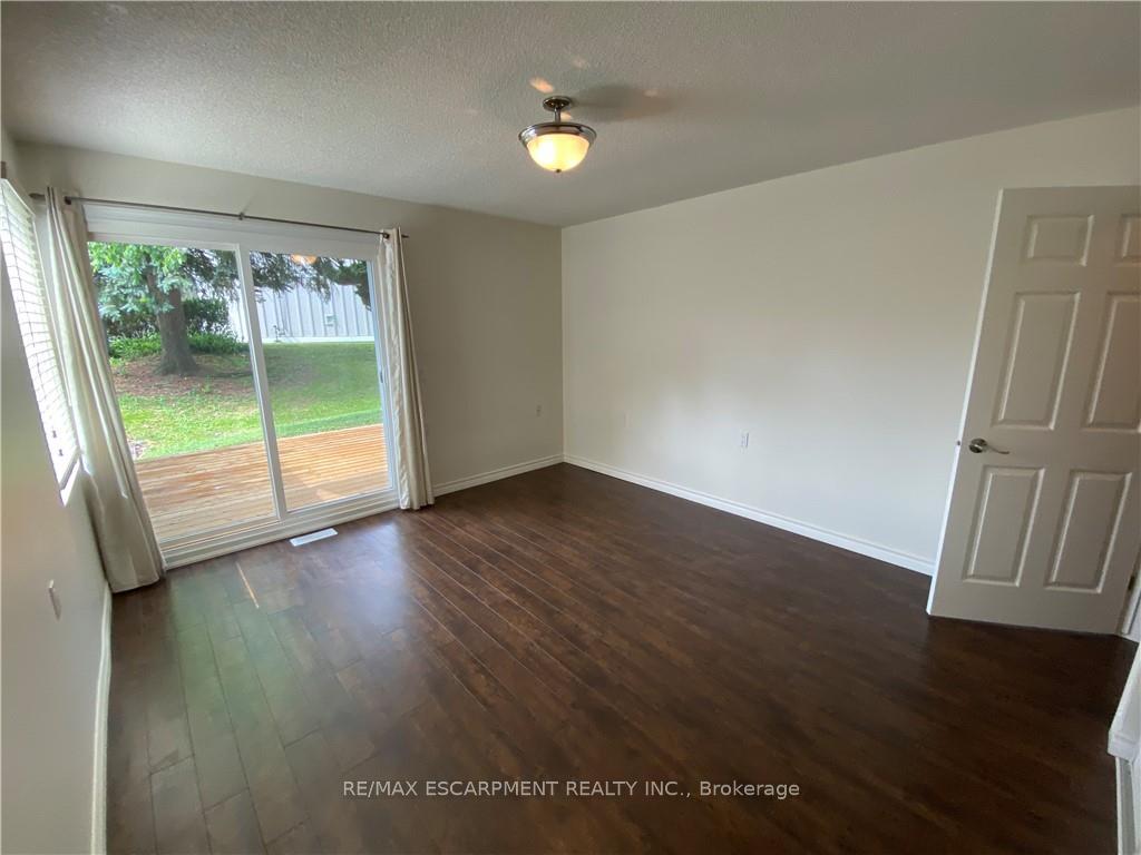 2 Bedrooms Condo at 1 Szollosy, Hamilton For sale