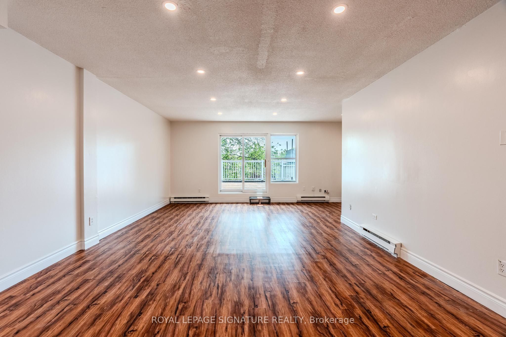 1541 Dundas Street W, #B