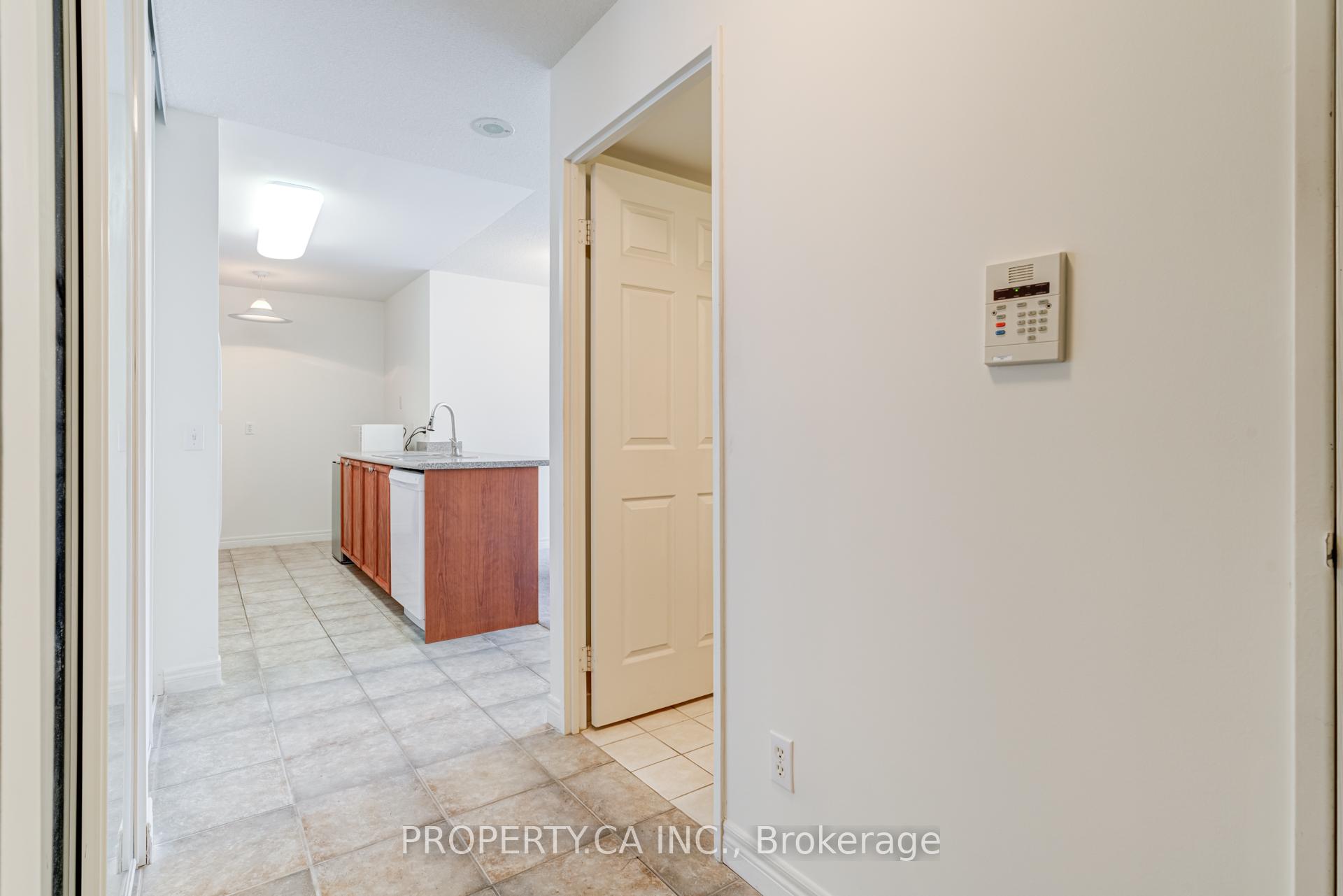 2 Bedrooms Condo at 18 Parkview, Toronto For sale