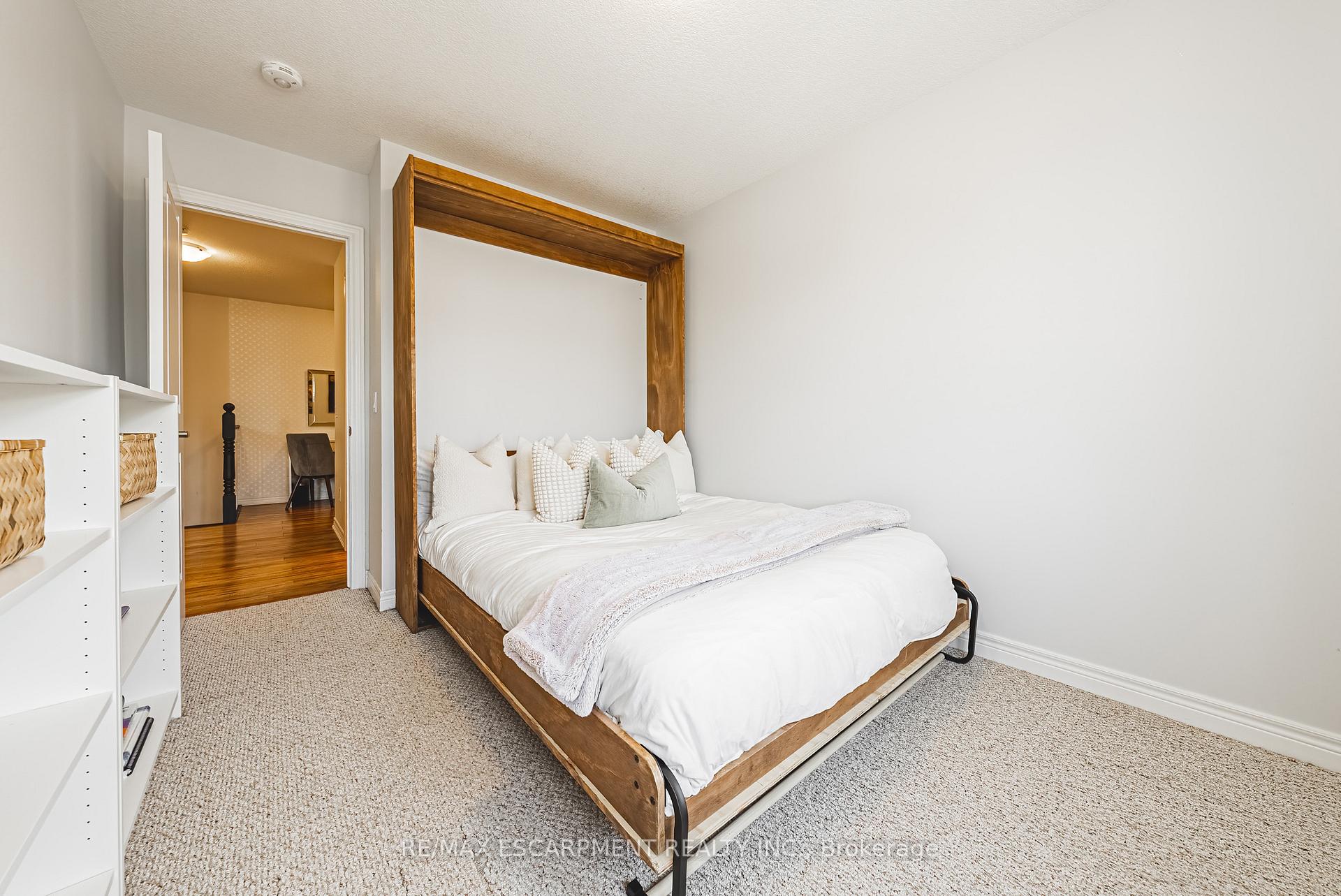 2 Bedrooms Condo at 18 Ridgeside,  Hamilton For sale