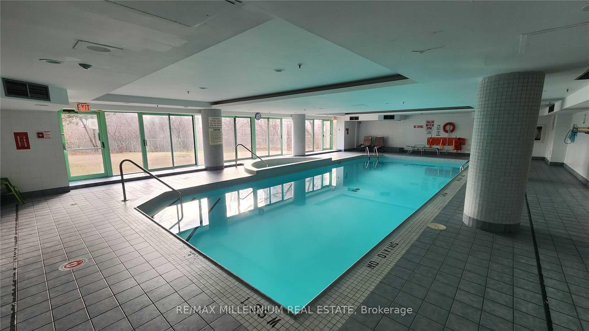 2 Bedrooms Condo at 61 Markbrook, Toronto For sale
