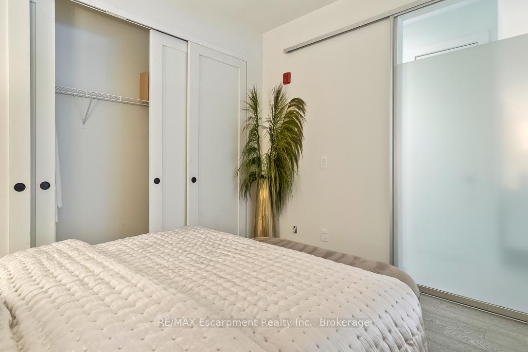 3 Bedrooms Condo at 123 Maurice, Oakville For sale