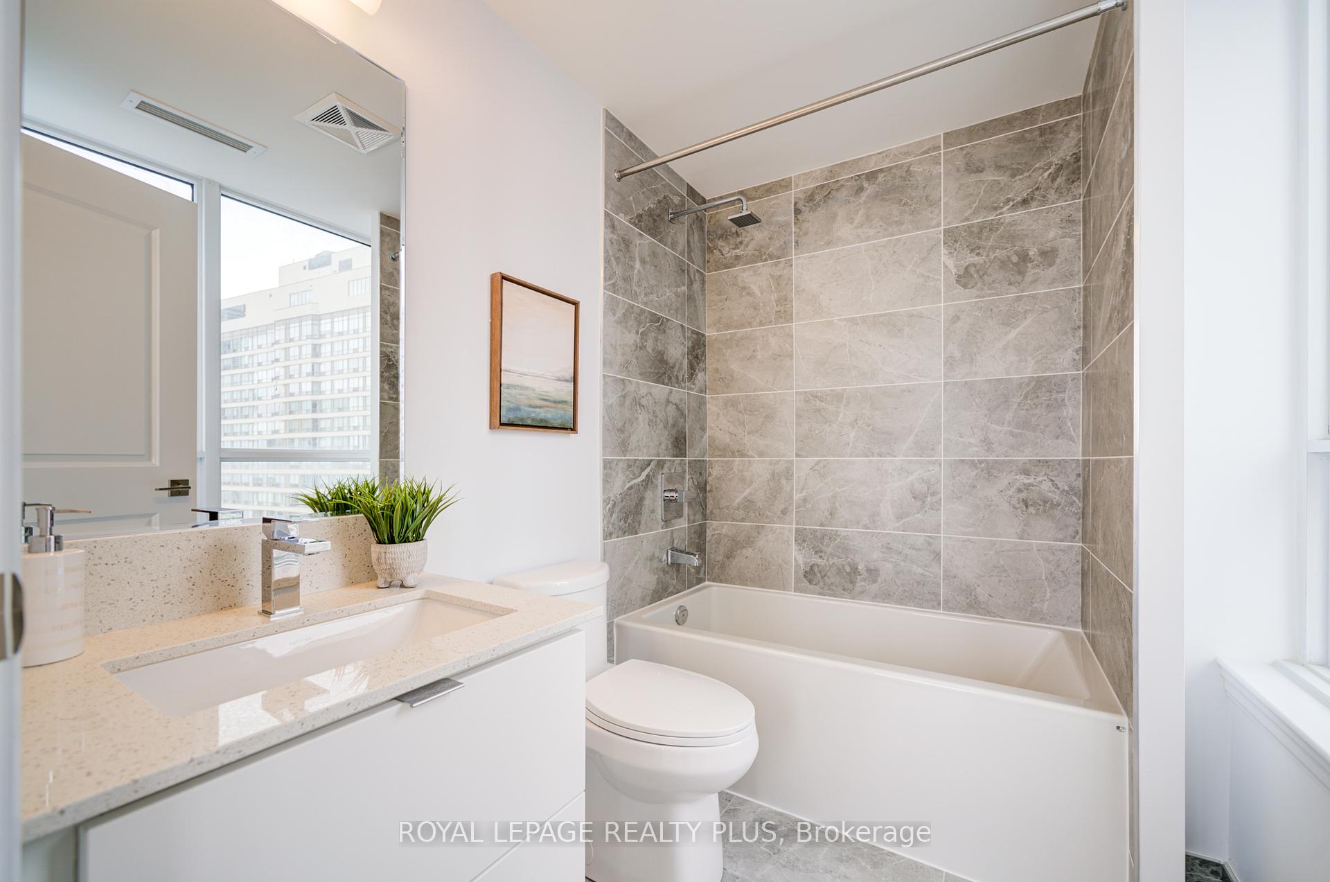 2 Bedrooms Condo at 30 Elm, Mississauga For sale