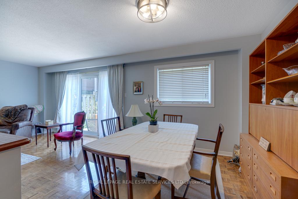 4 Bedrooms Condo at 584 Forestwood, Burlington For sale