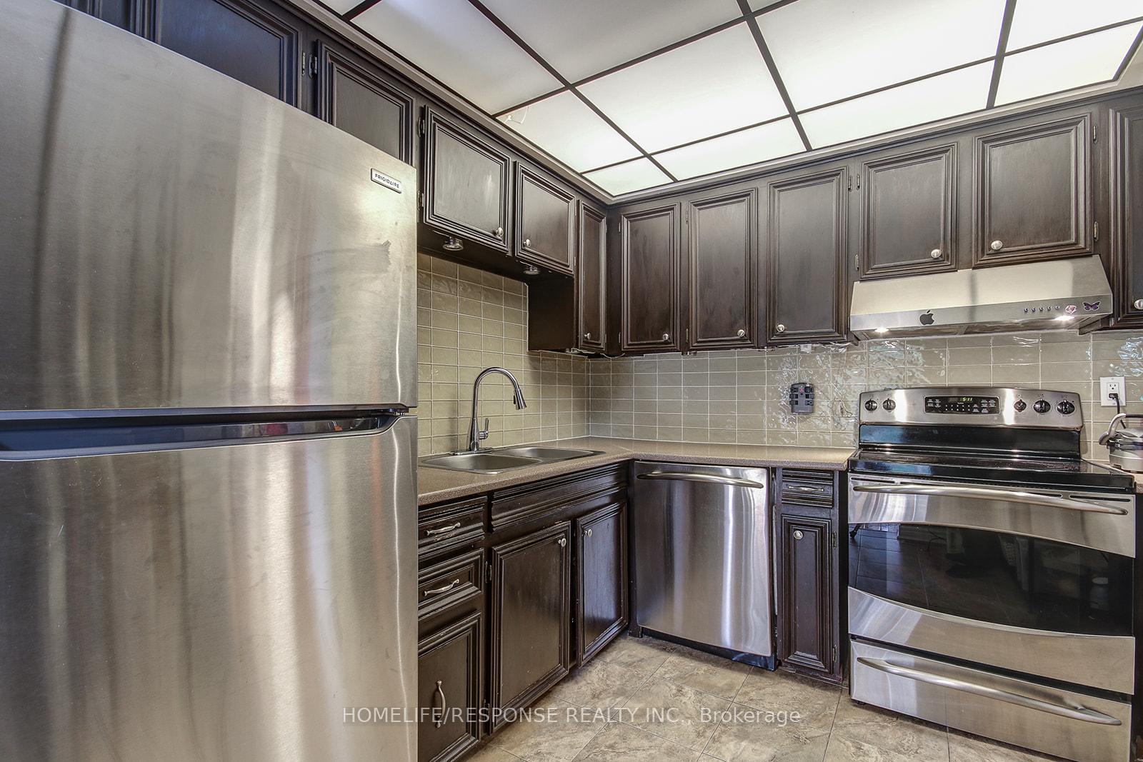 3 Bedrooms Condo at 2120 RATHBURN, Mississauga For sale