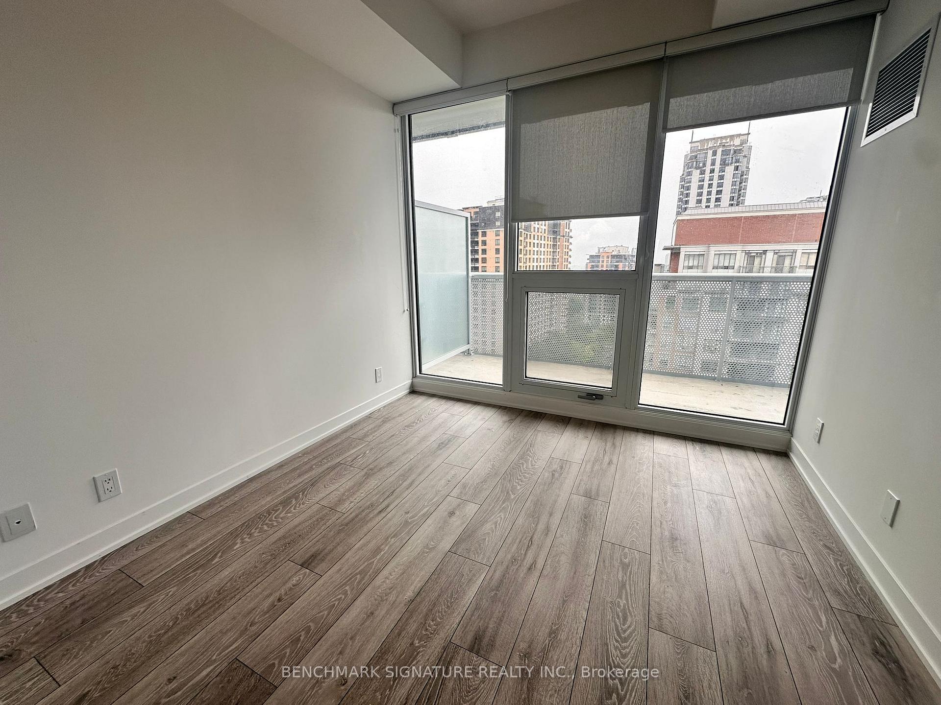 2 Bedrooms Condo at 15 Holmes, Toronto For sale