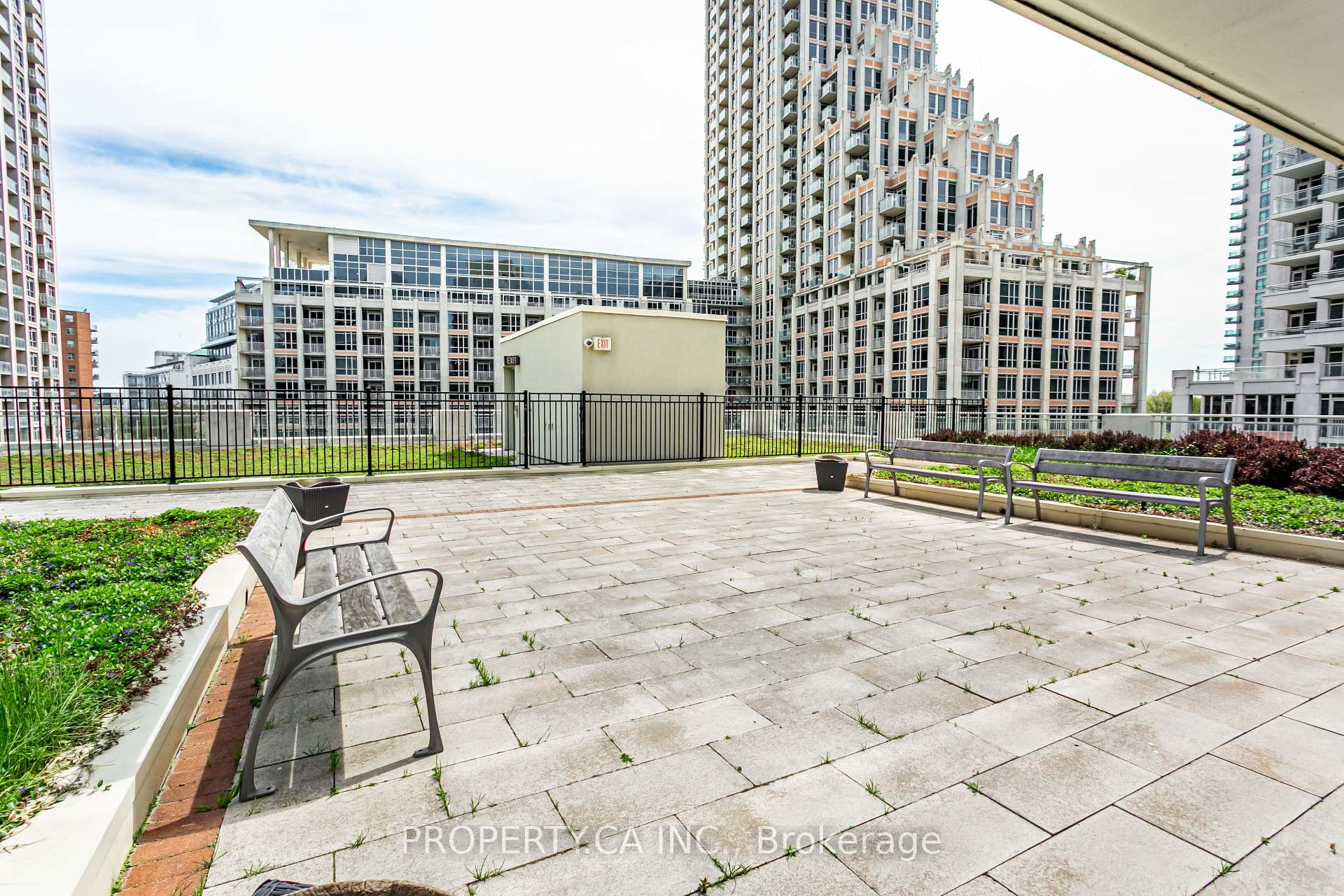 2 Bedrooms Condo at 35 Bastion, Toronto For sale