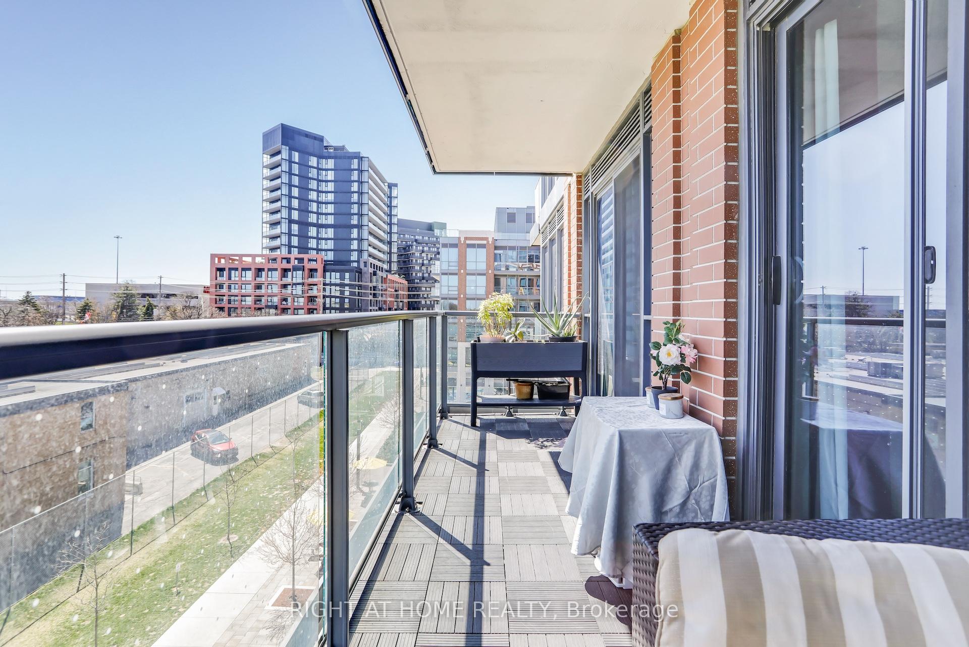 4 Bedrooms Condo at 31 Tippett, Toronto For sale