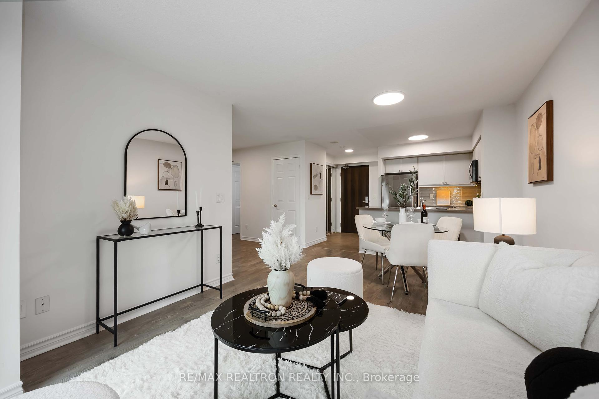 2 Bedrooms Condo at 25 Lower Simcoe, Toronto For sale