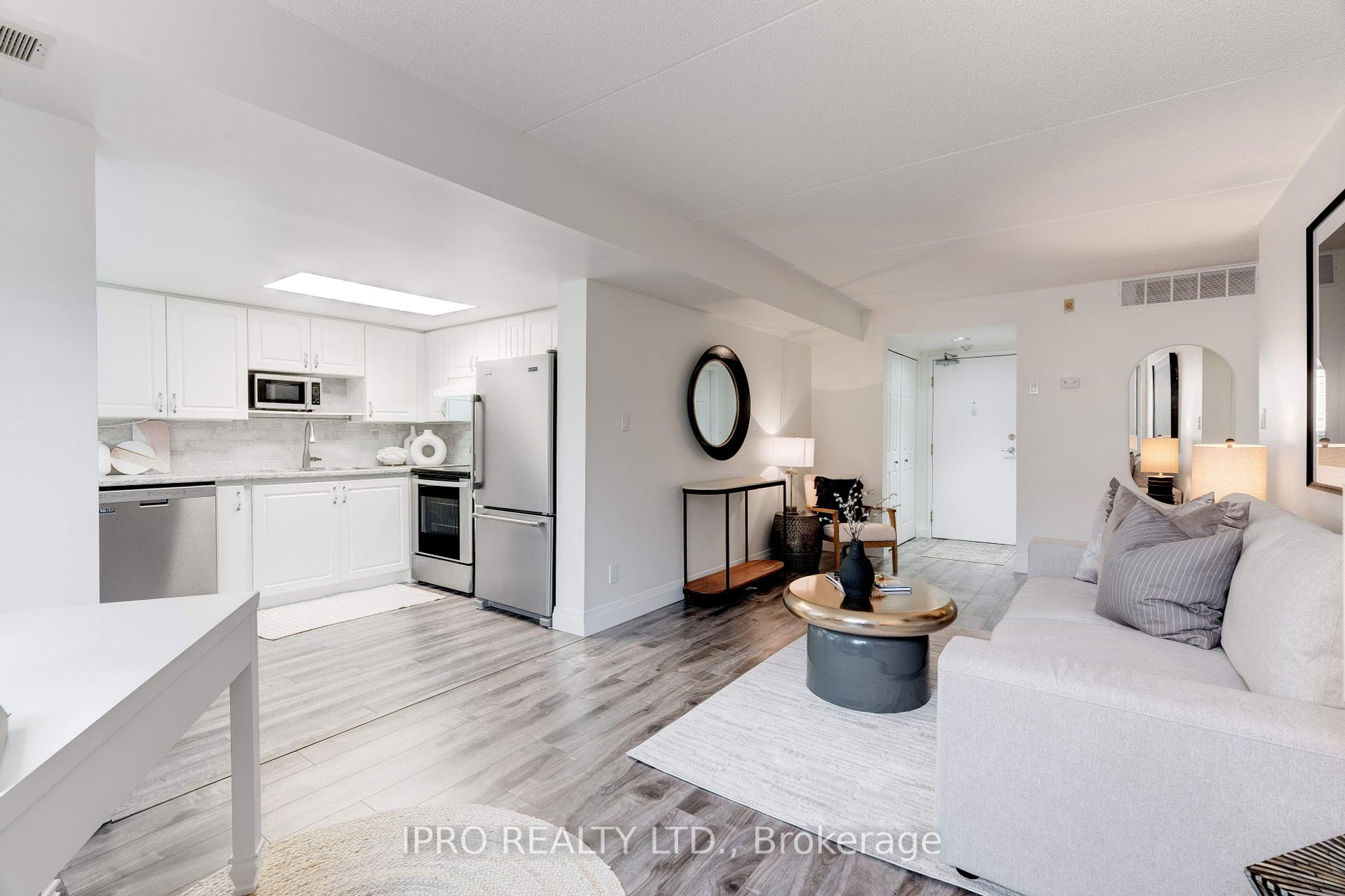 2 Bedrooms Condo at 3499 Upper Middle, Burlington For sale