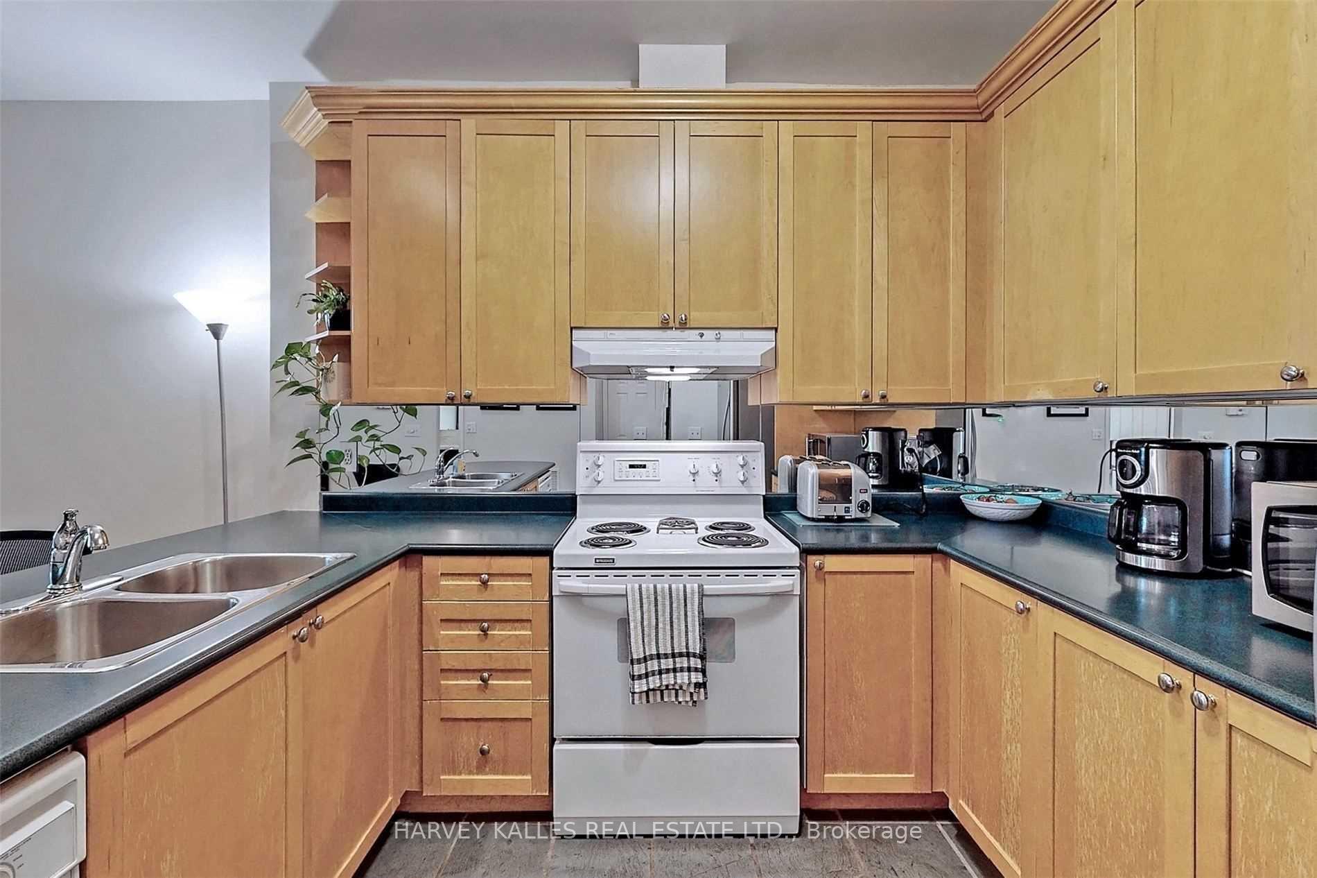980 Yonge Street 214