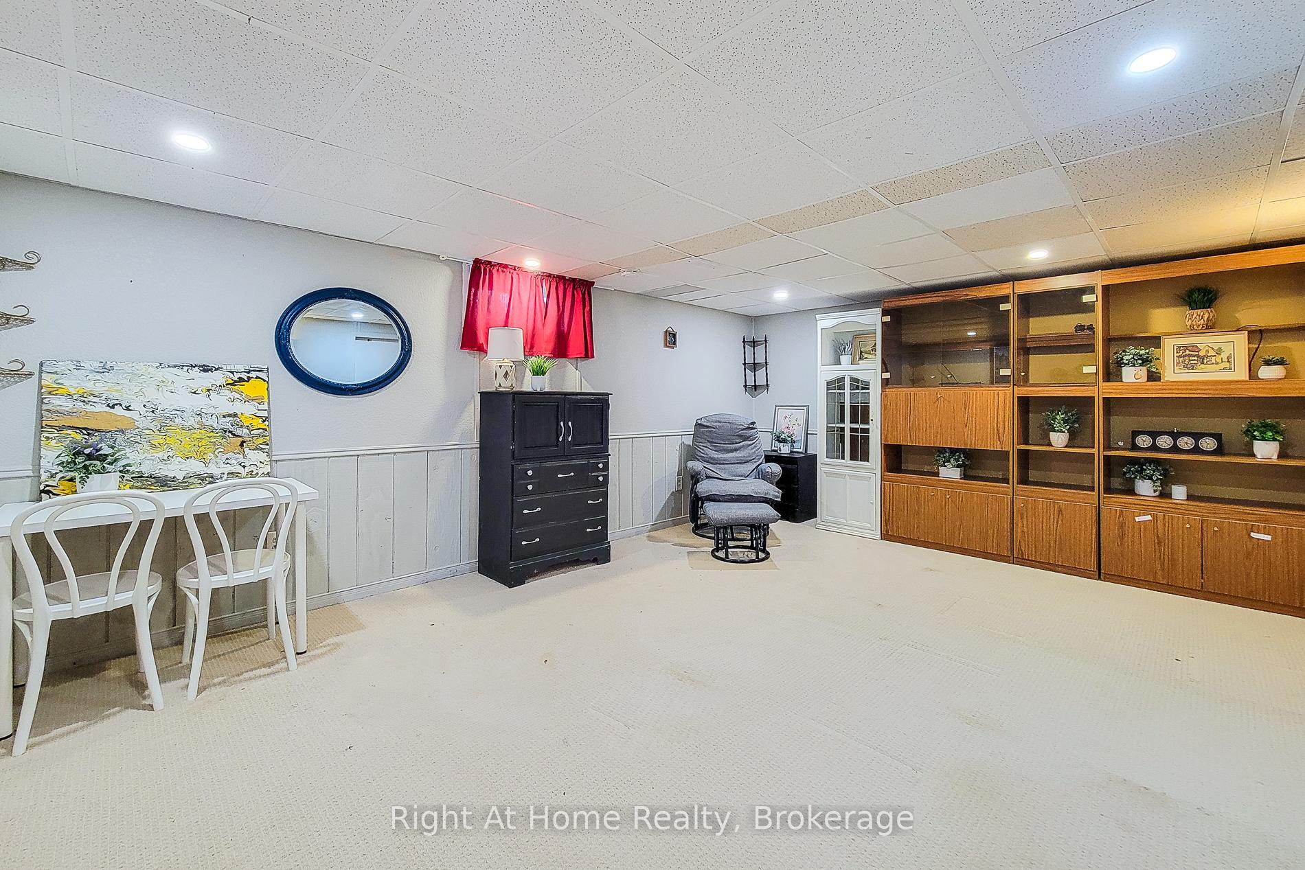 3 Bedrooms Condo at 8 Glenburn, Hamilton For sale