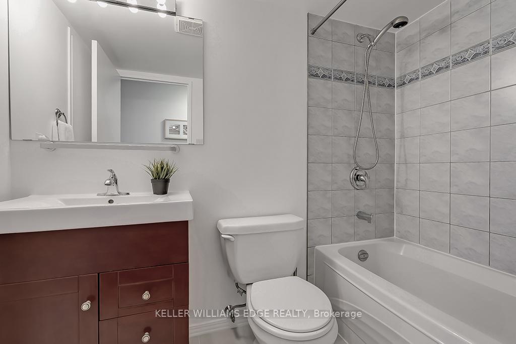 3 Bedrooms Condo at 475 The West Mall,  Toronto For sale