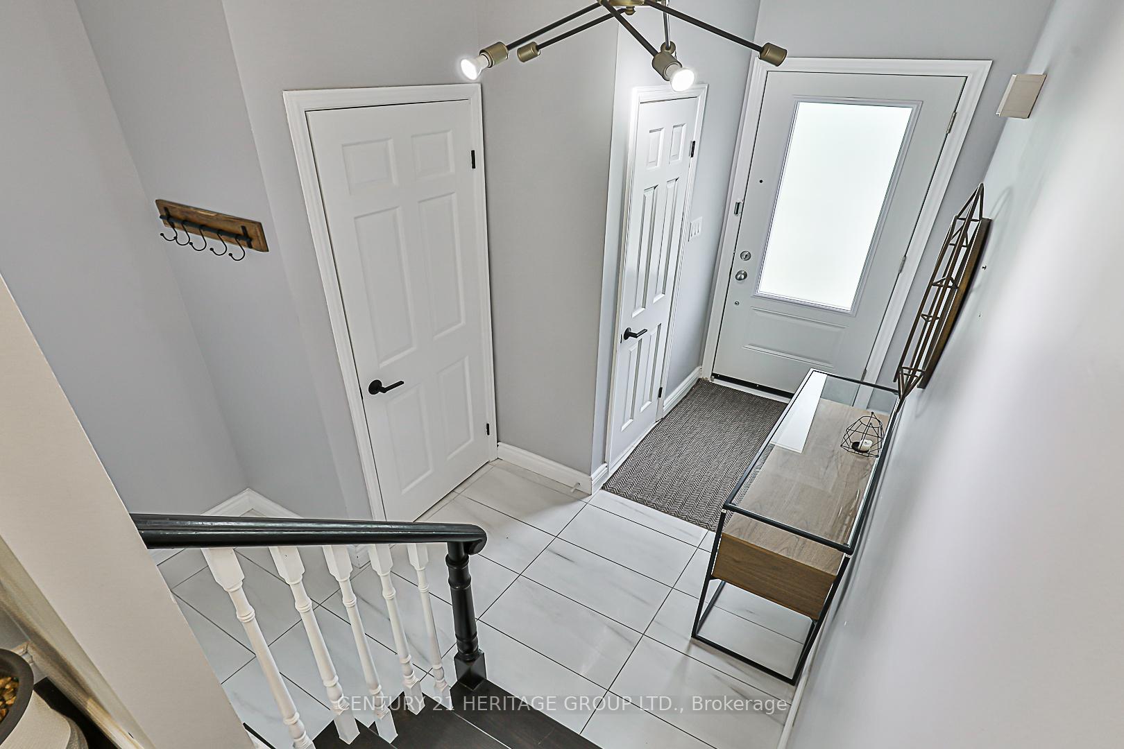 3 Bedrooms Condo at 4 Vale Carse,  Toronto For sale