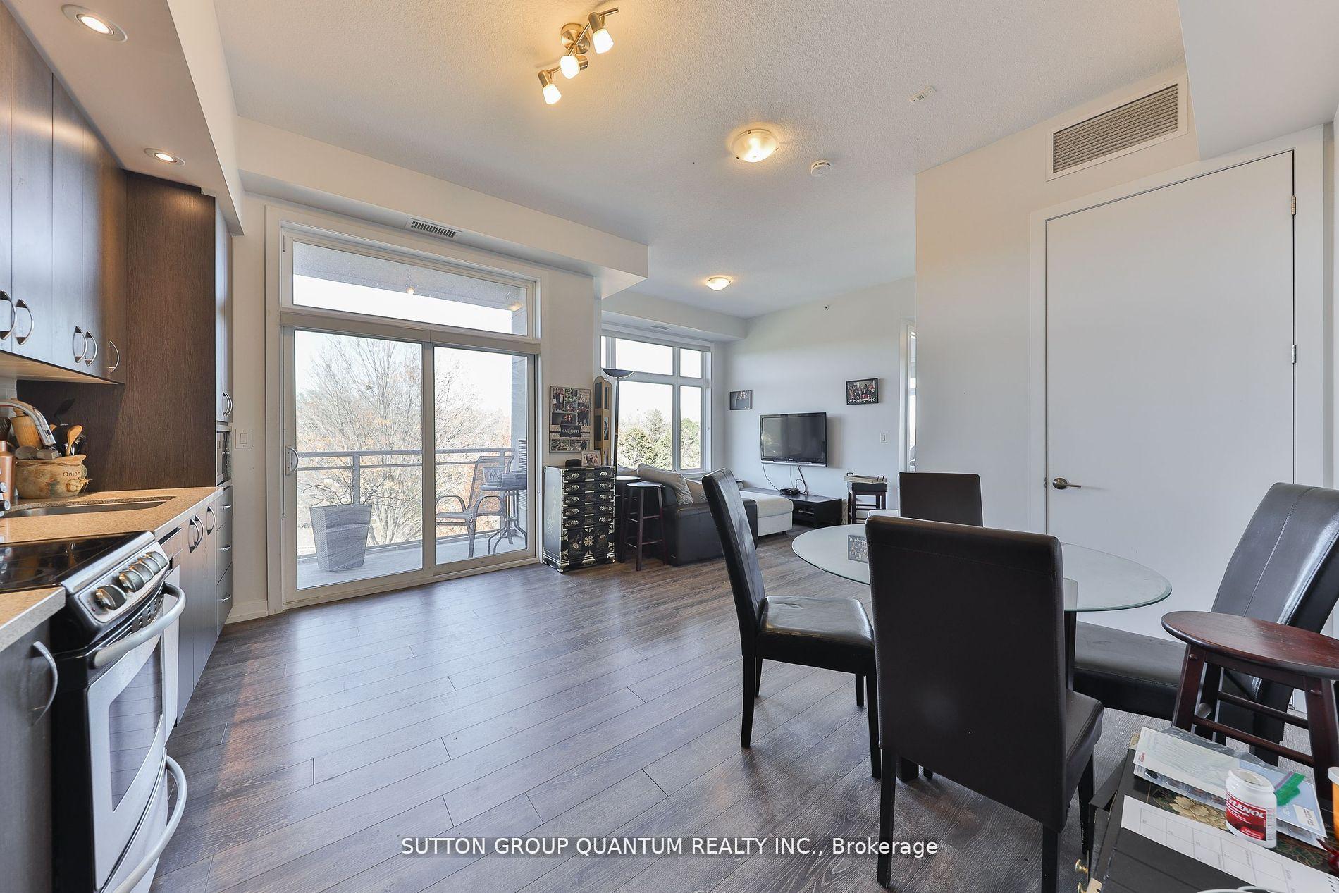 2 Bedrooms Condo at 457 Plains, Burlington For sale
