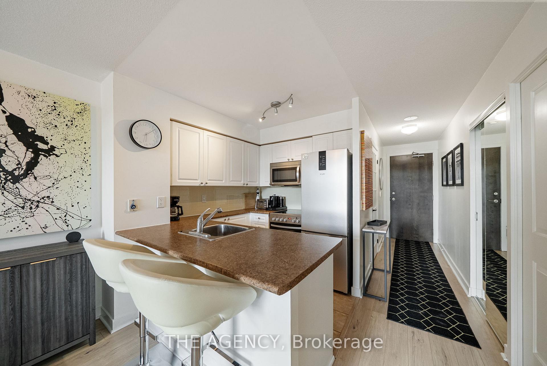 2 Bedrooms Condo at 50 Lynn Williams, Toronto For sale