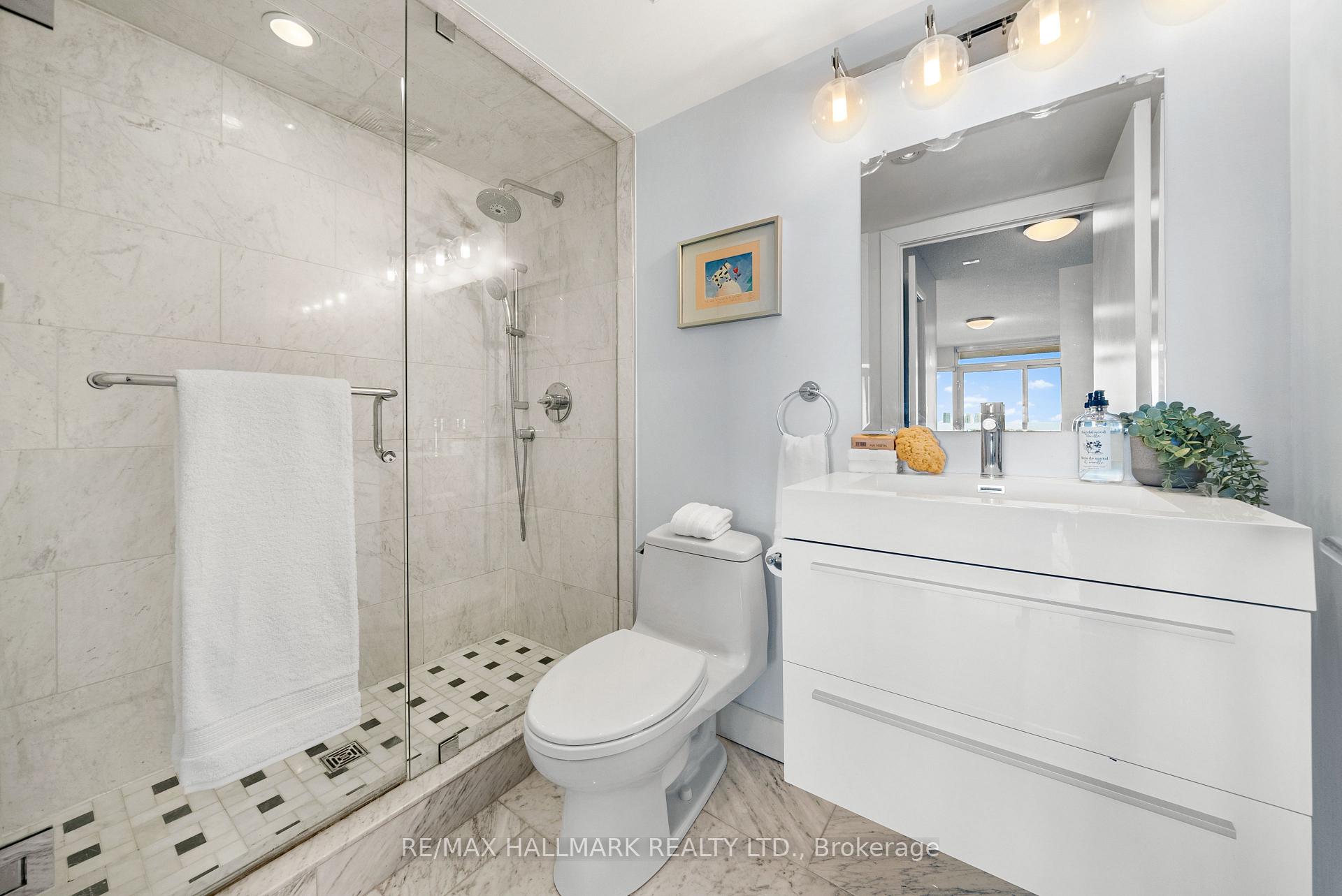 2 Bedrooms Condo at 676 Sheppard, Toronto For sale