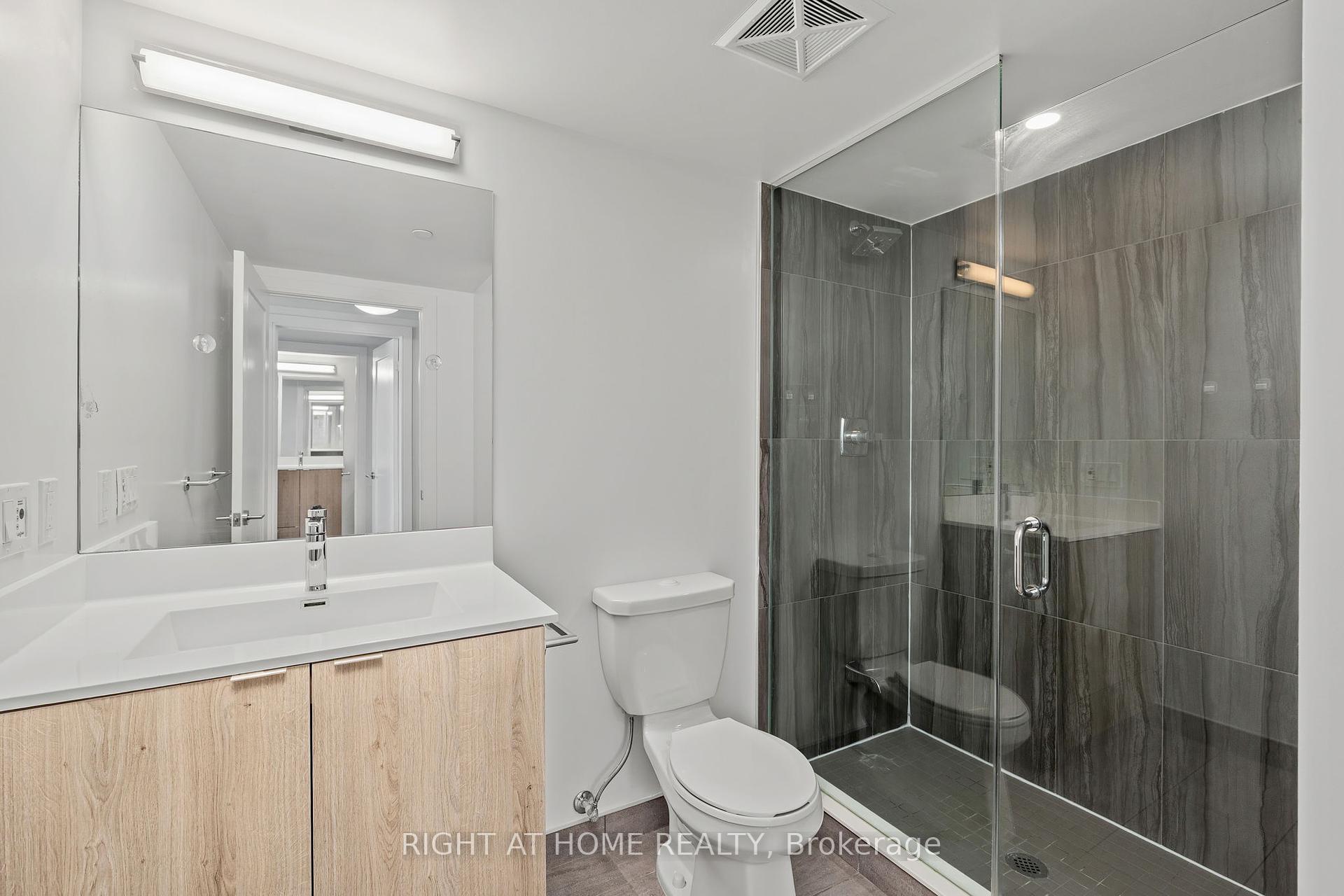 2 Bedrooms Condo at 225 Village Green, Toronto For sale