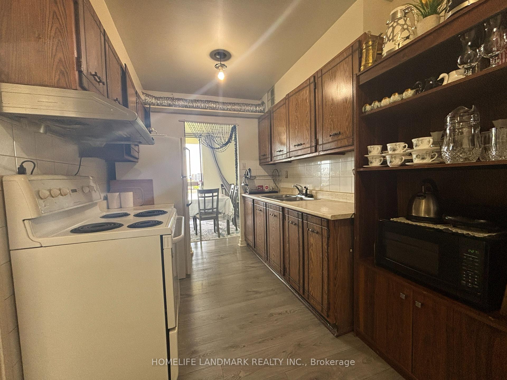 3 Bedrooms Condo at 260 Seneca Hill, Toronto For sale