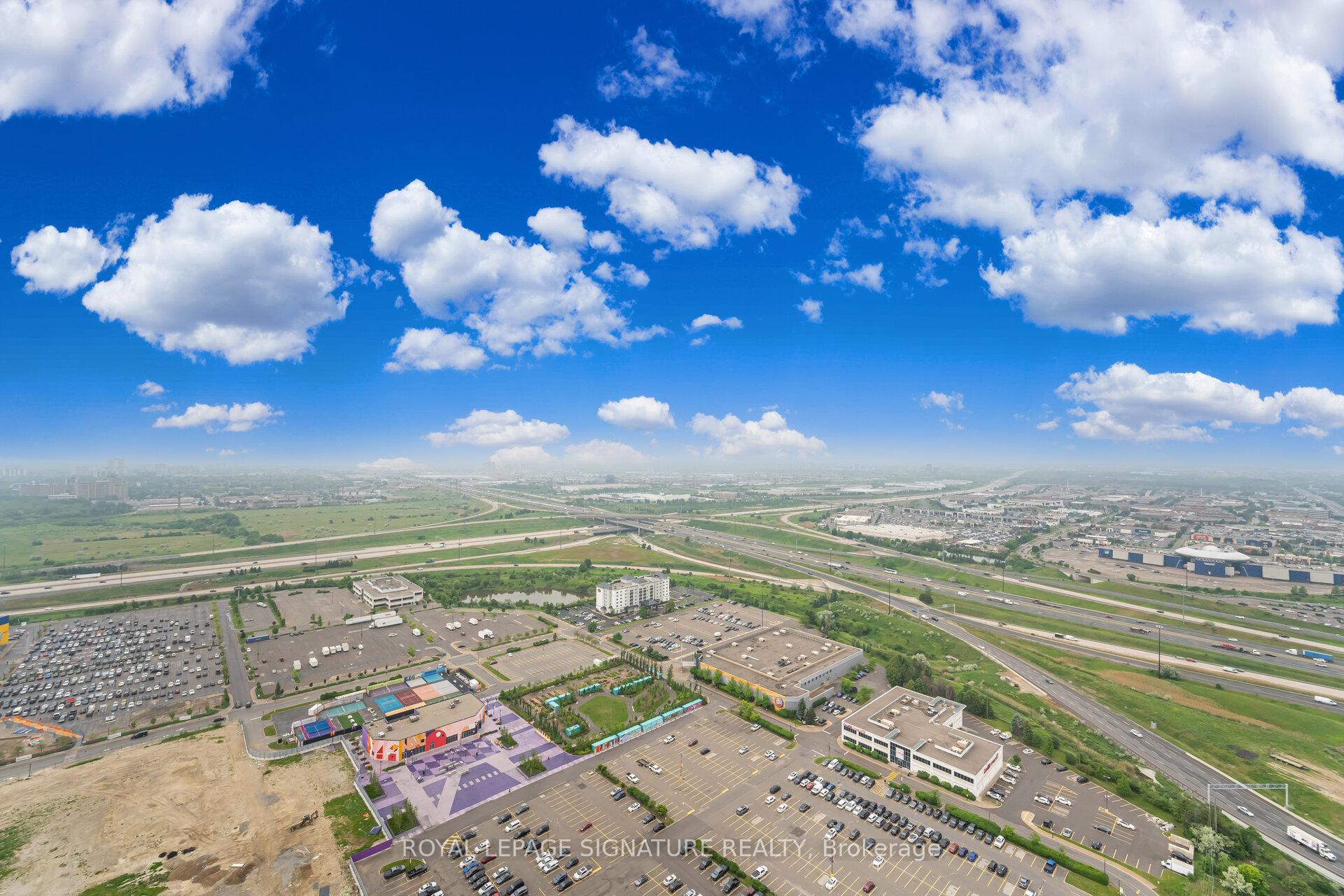2 Bedrooms Condo at 195 Commerce, Vaughan For sale