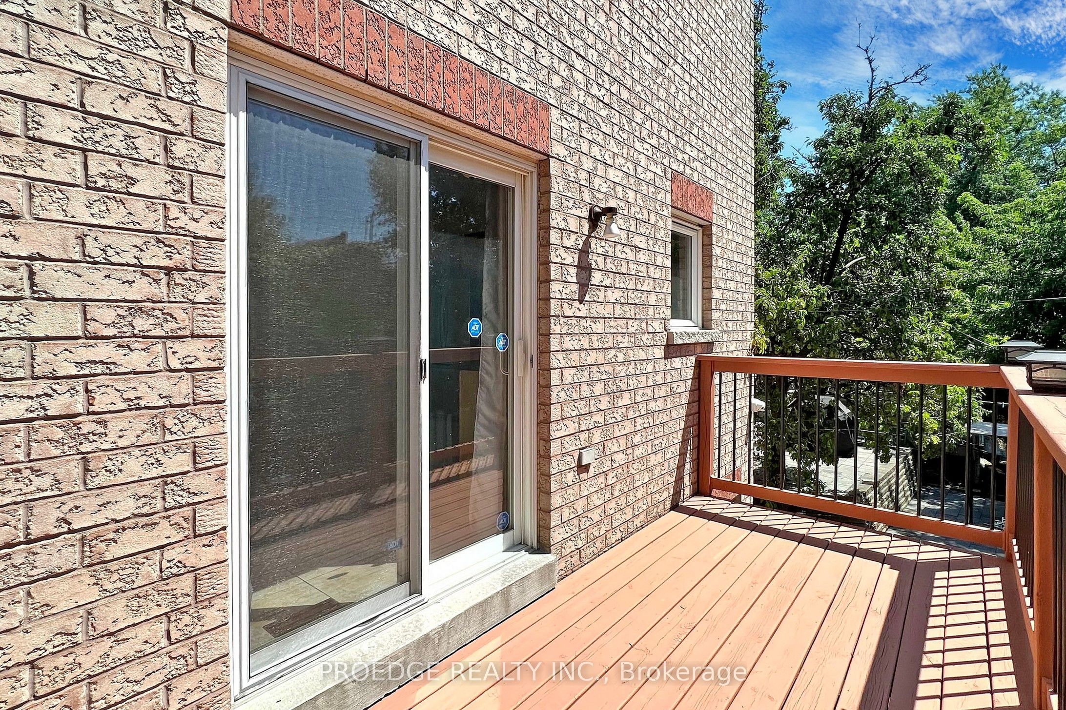 26 Aylesworth Avenue