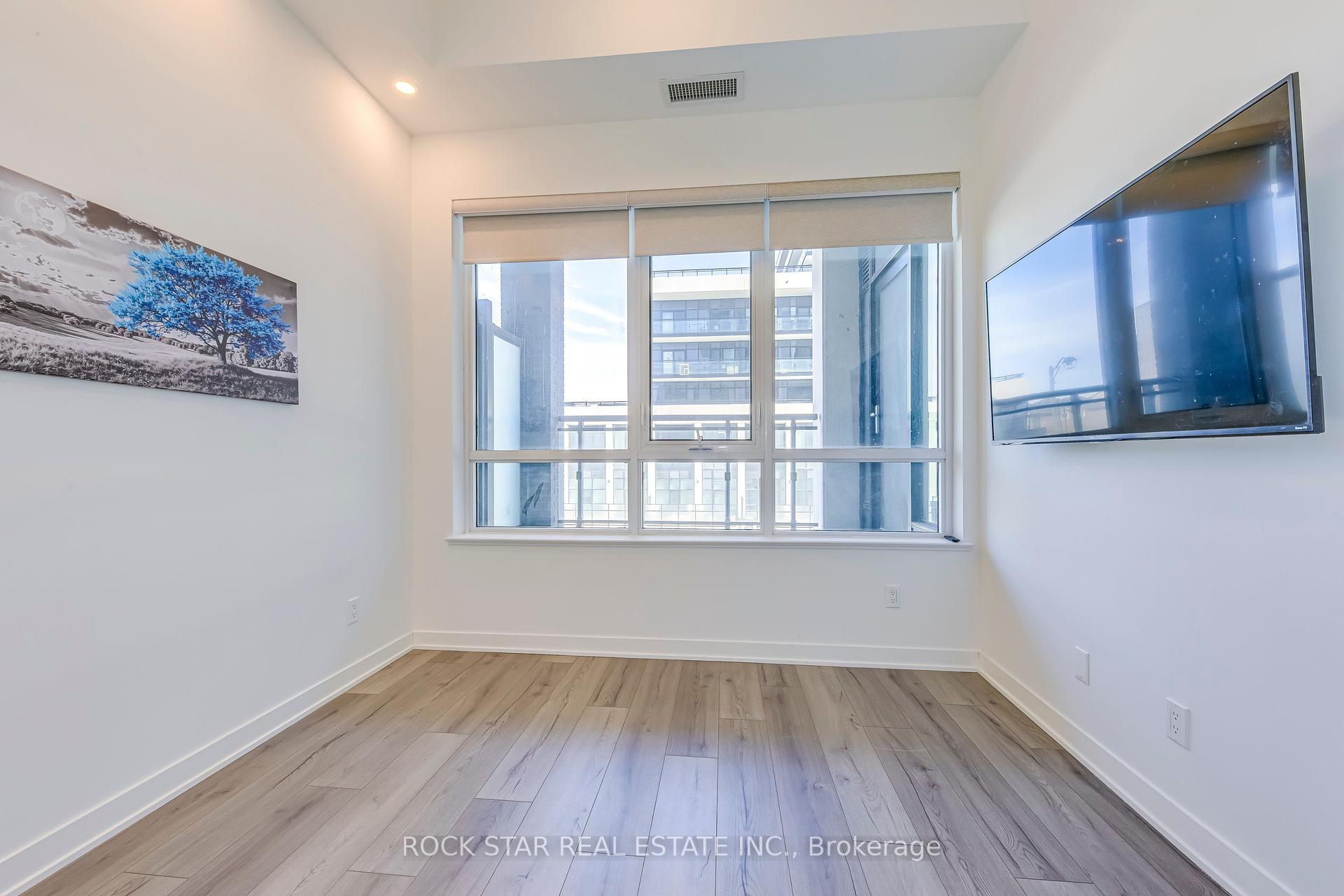 2 Bedrooms Condo at 405 Dundas,  Oakville For sale