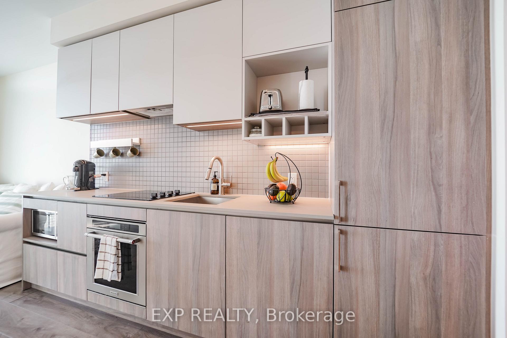 2 Bedrooms Condo at 950 Portage,  Vaughan For sale