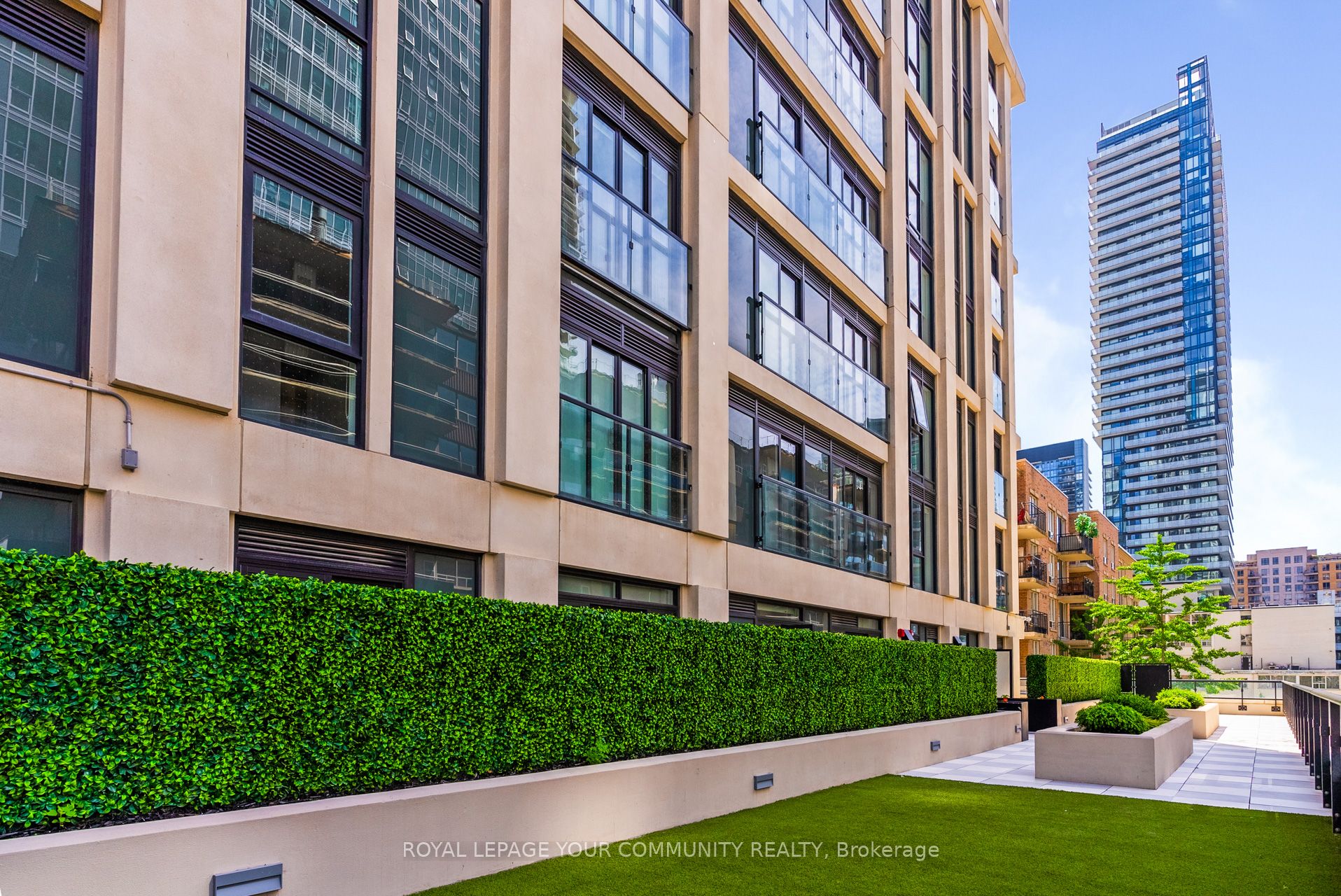200 Redpath Avenue, #3306